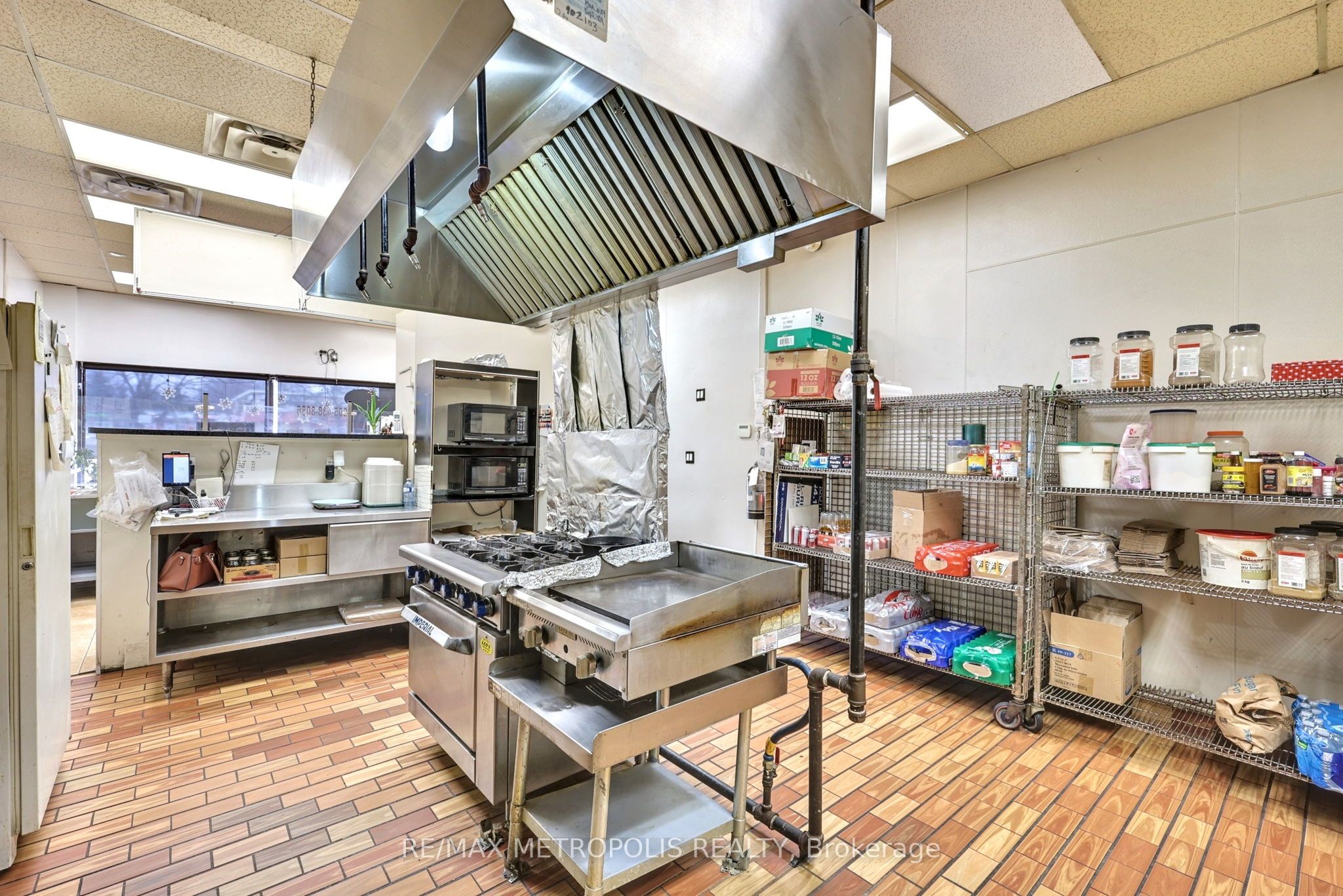 #f5 - 1051 Simcoe Street Property Photo 18