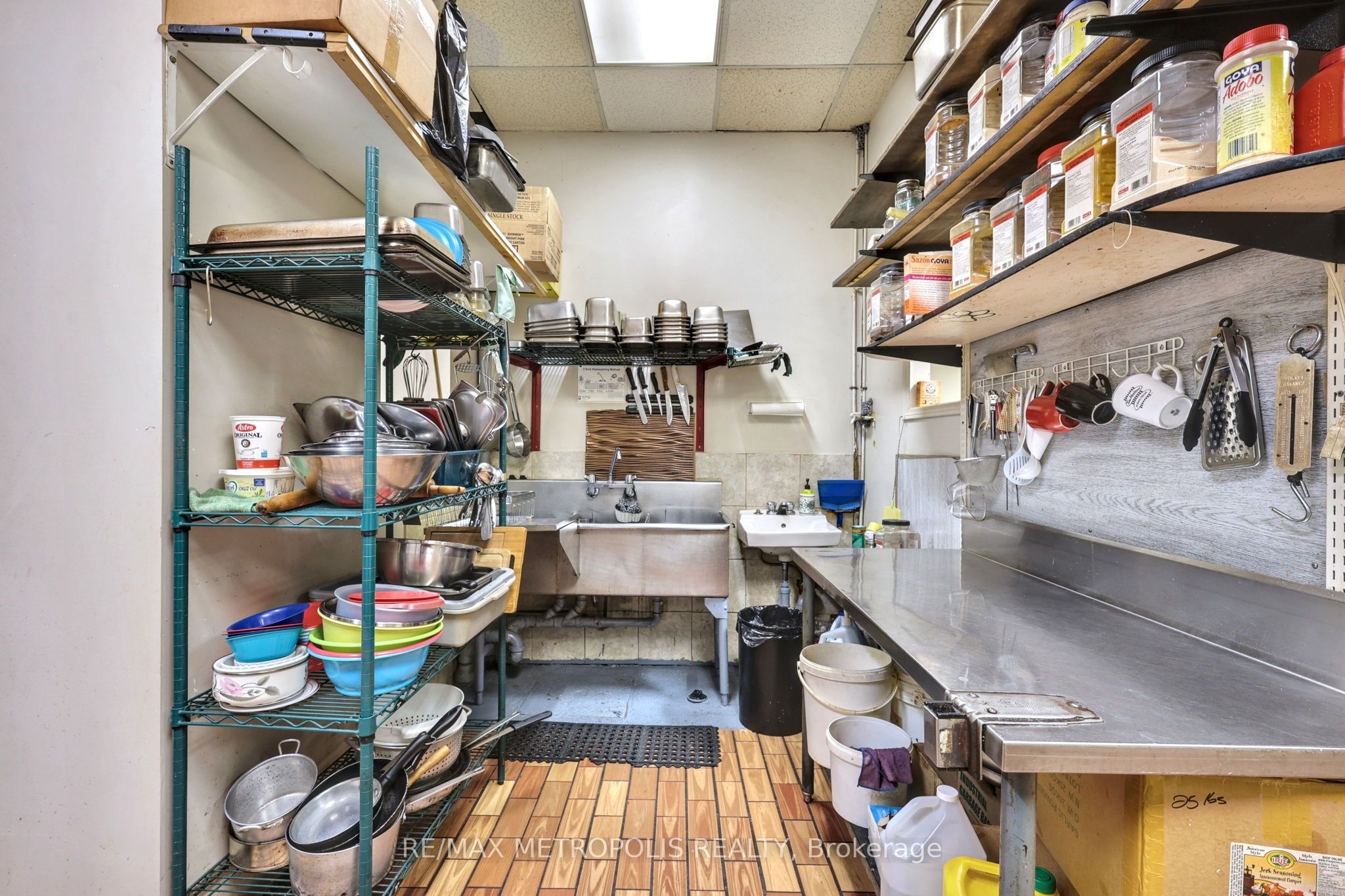 #f5 - 1051 Simcoe Street Property Photo 20