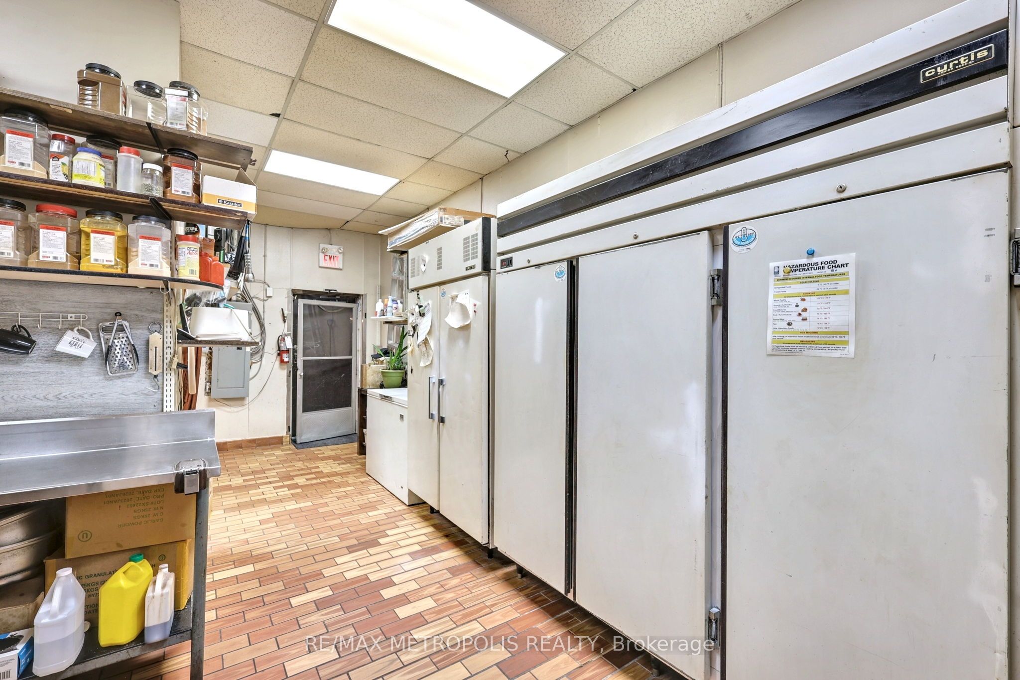 #f5 - 1051 Simcoe Street Property Photo 21