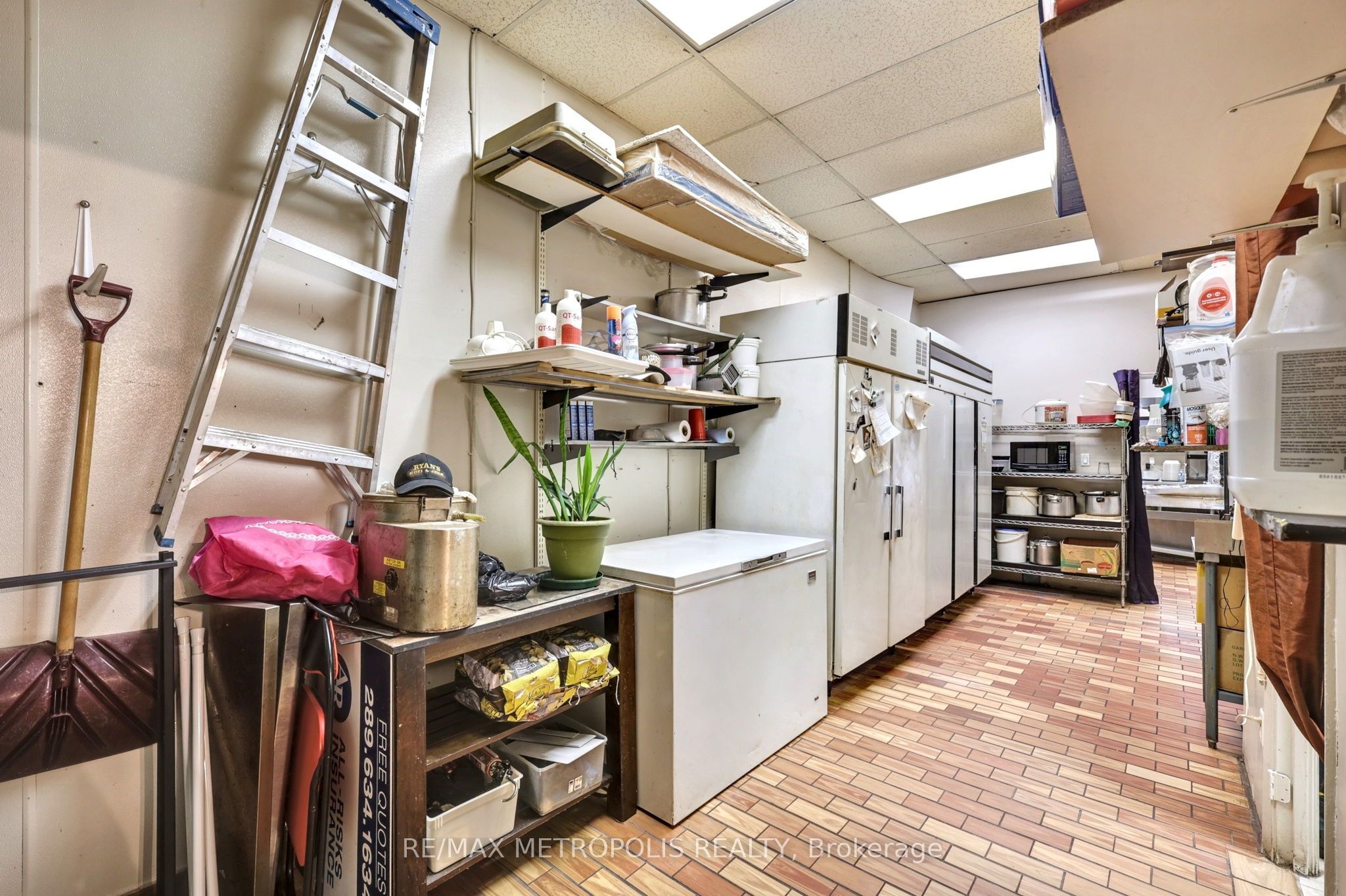 #f5 - 1051 Simcoe Street Property Photo 23