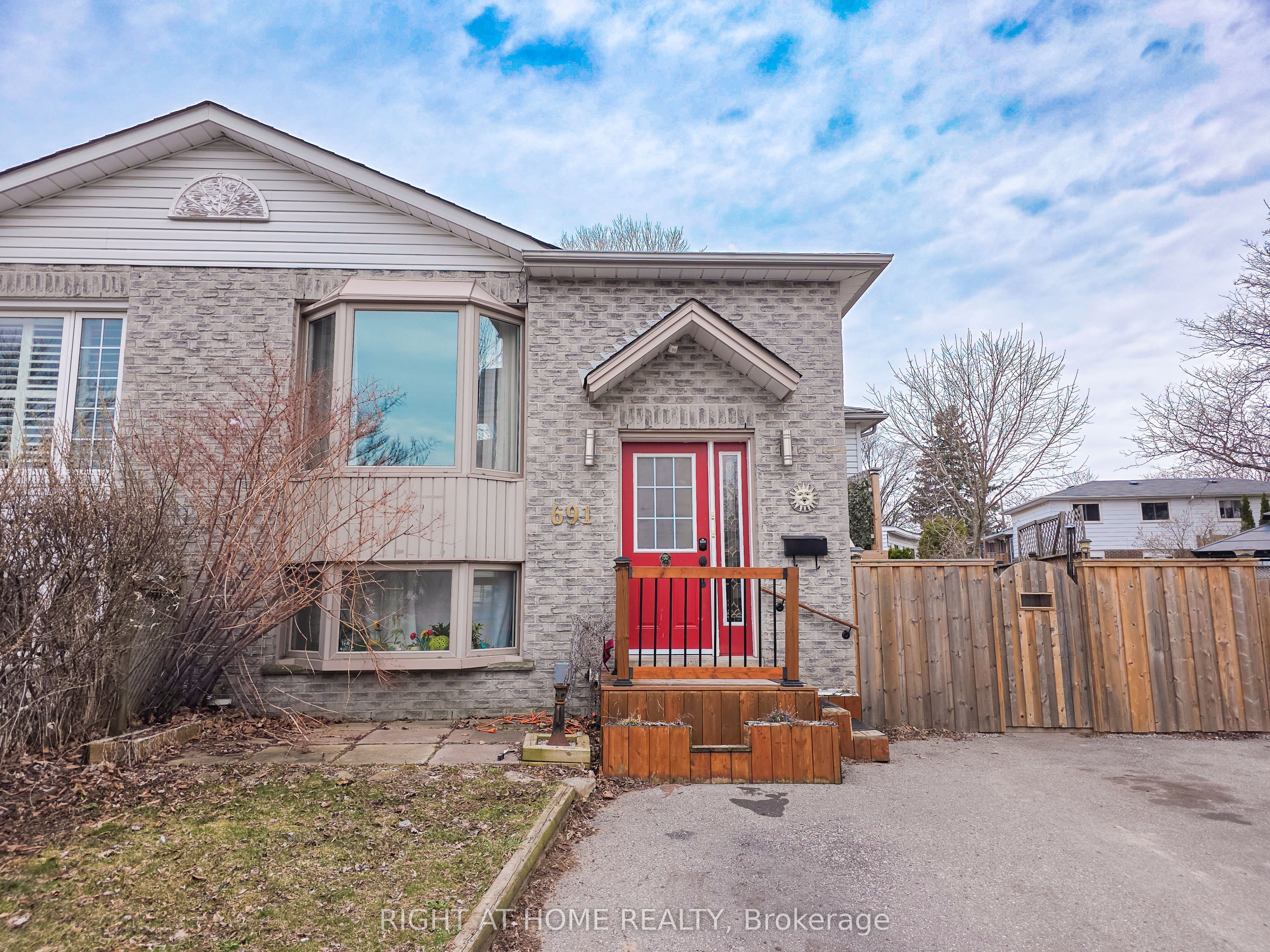 691 Frobisher Court Property Photo