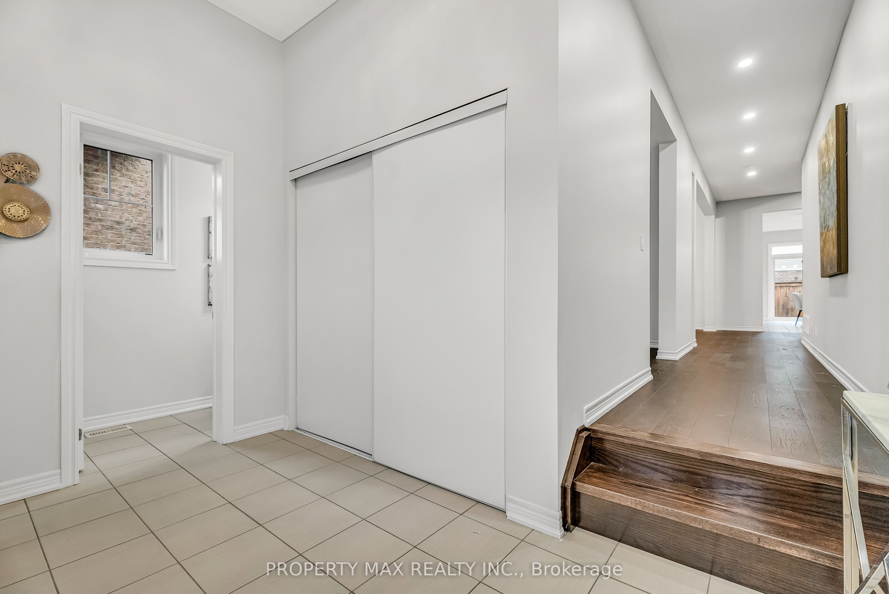 40 Britannia Avenue E Property Photo 2