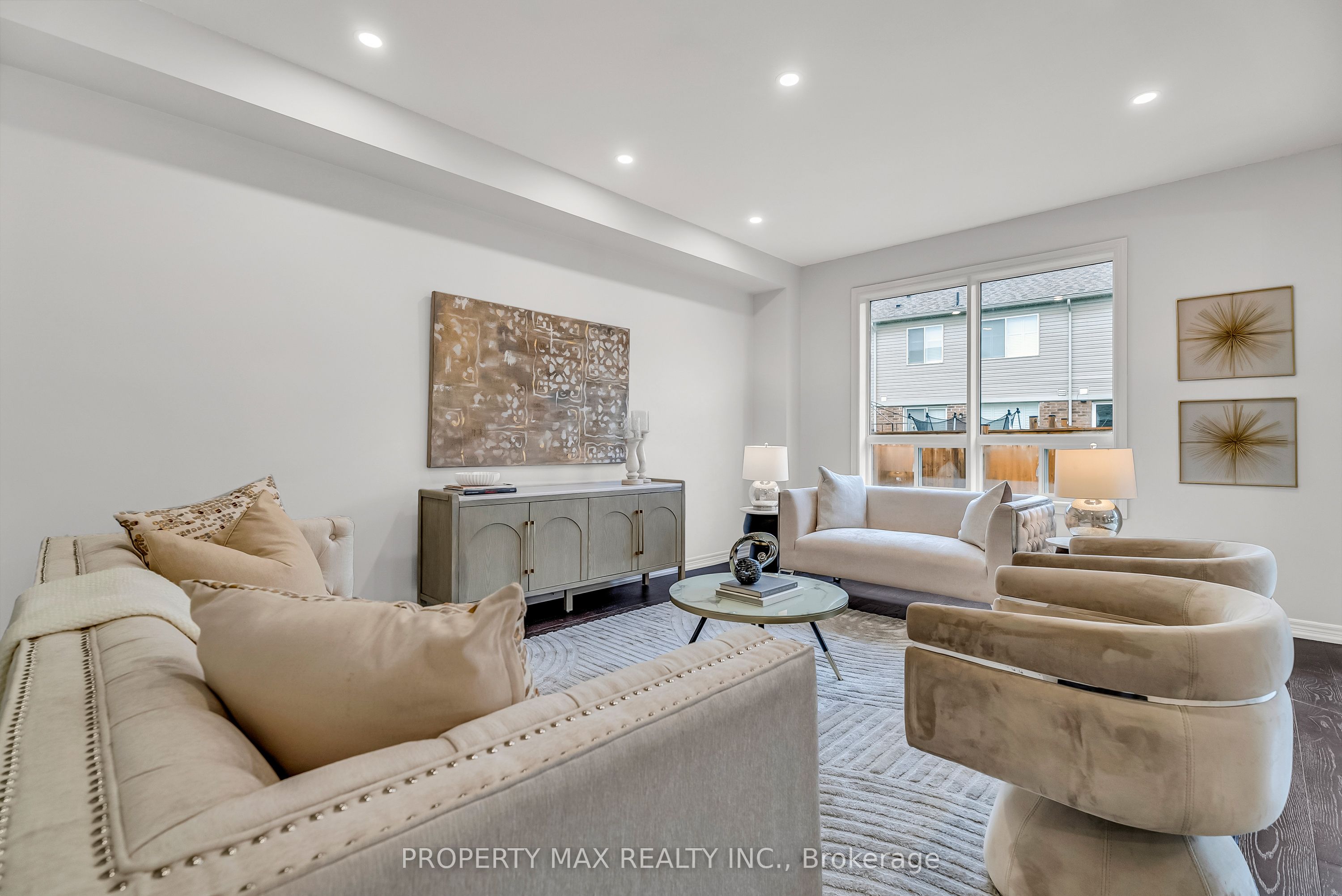 40 Britannia Avenue E Property Photo 5