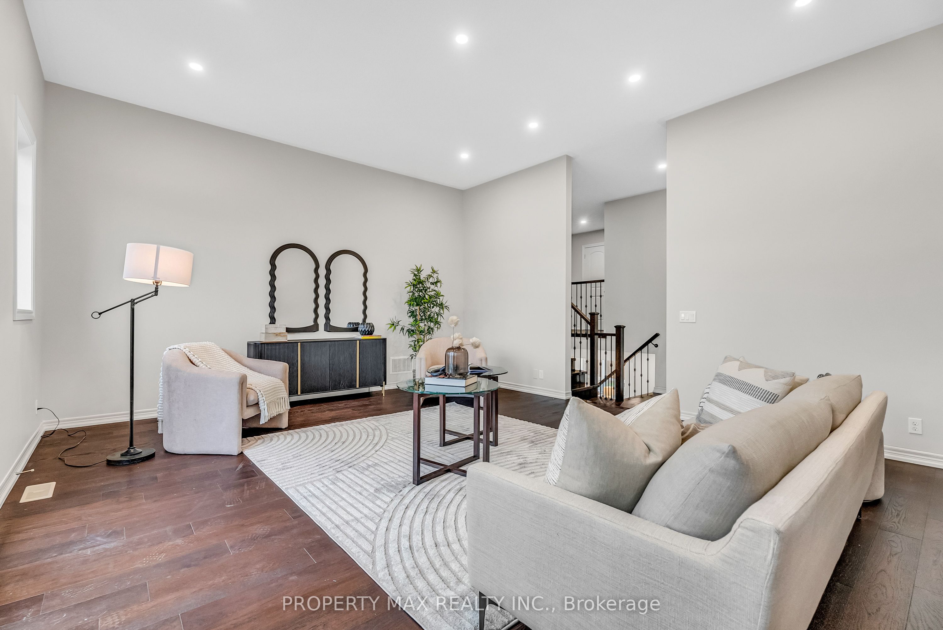 40 Britannia Avenue E Property Photo 11
