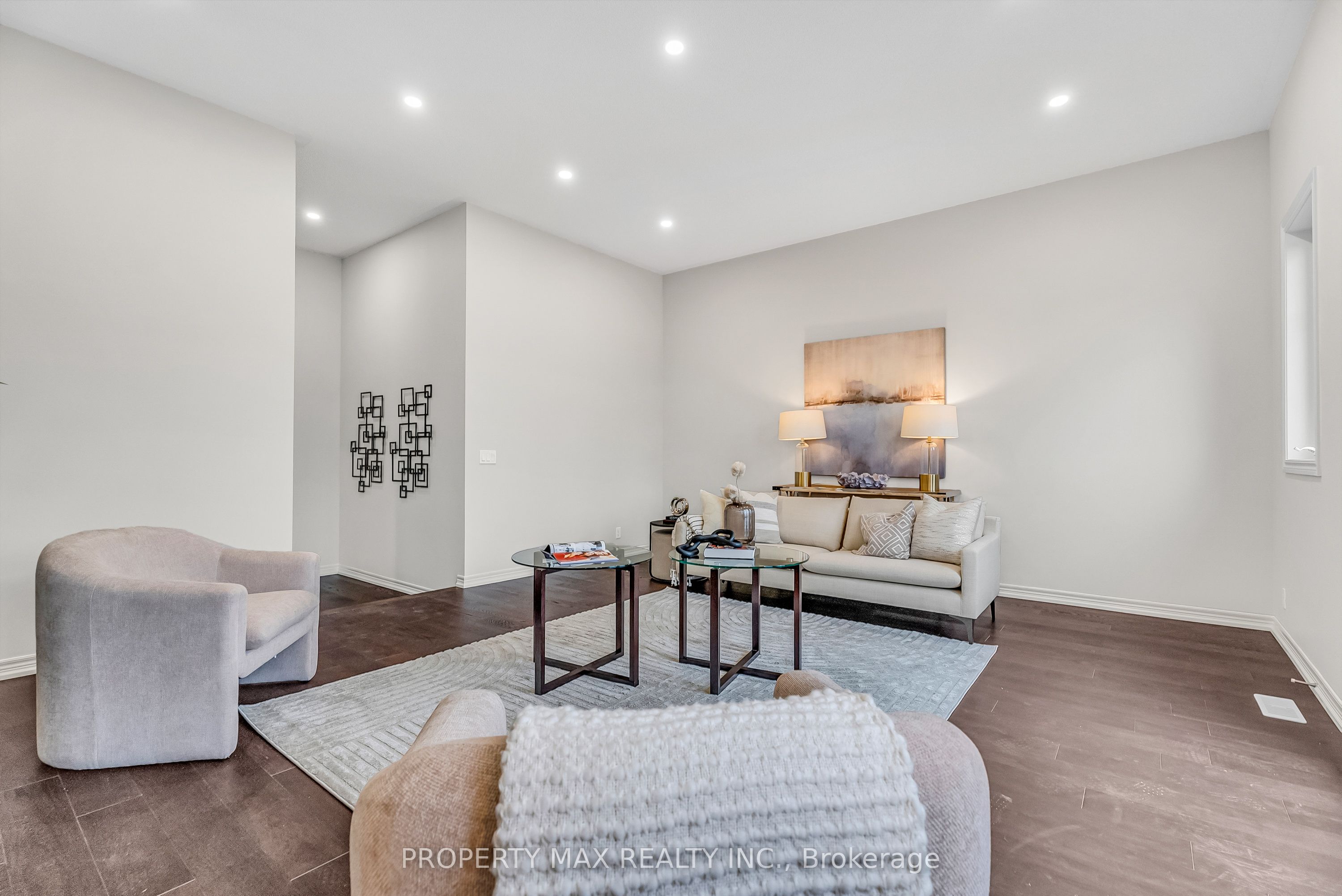 40 Britannia Avenue E Property Photo 12