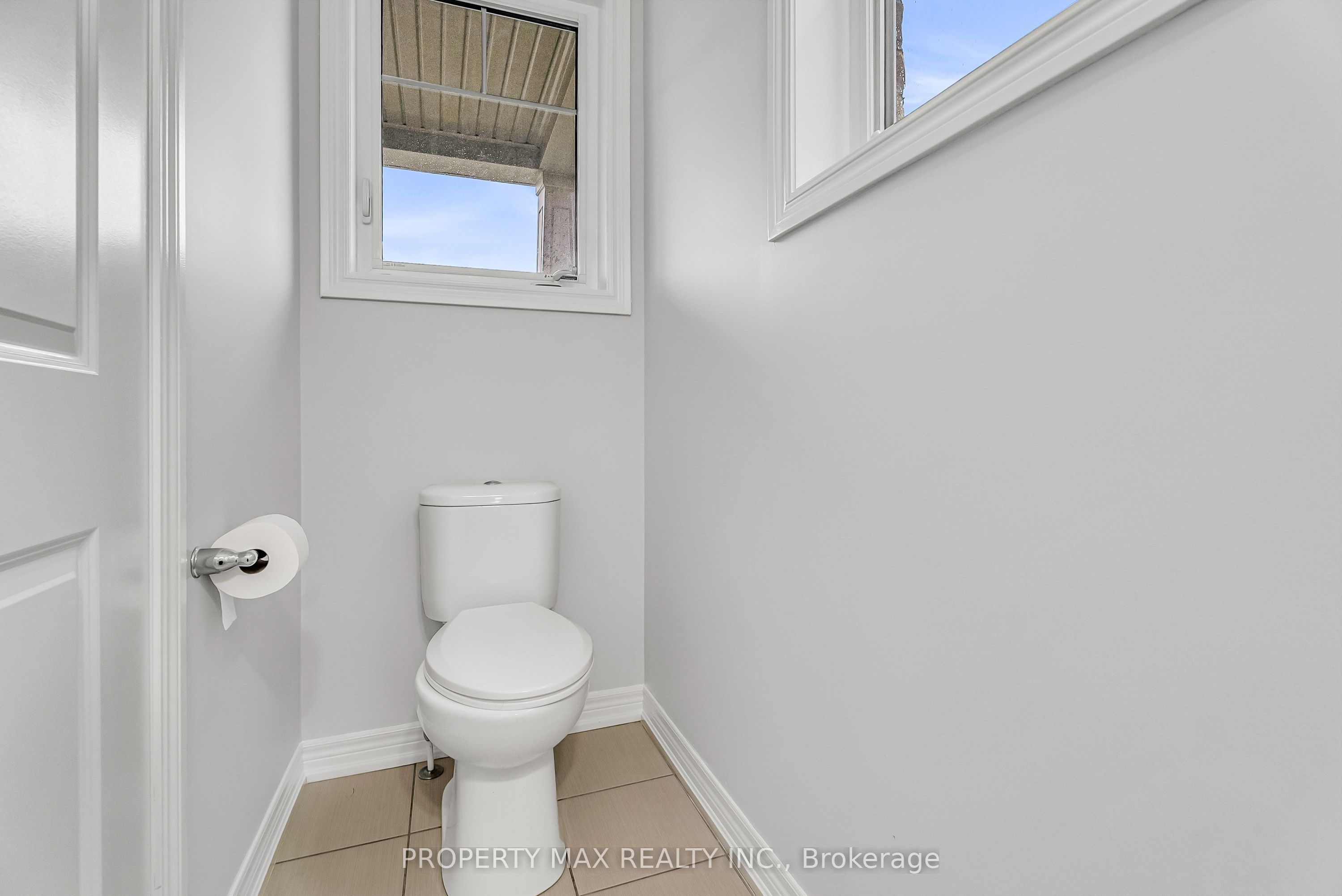 40 Britannia Avenue E Property Photo 27