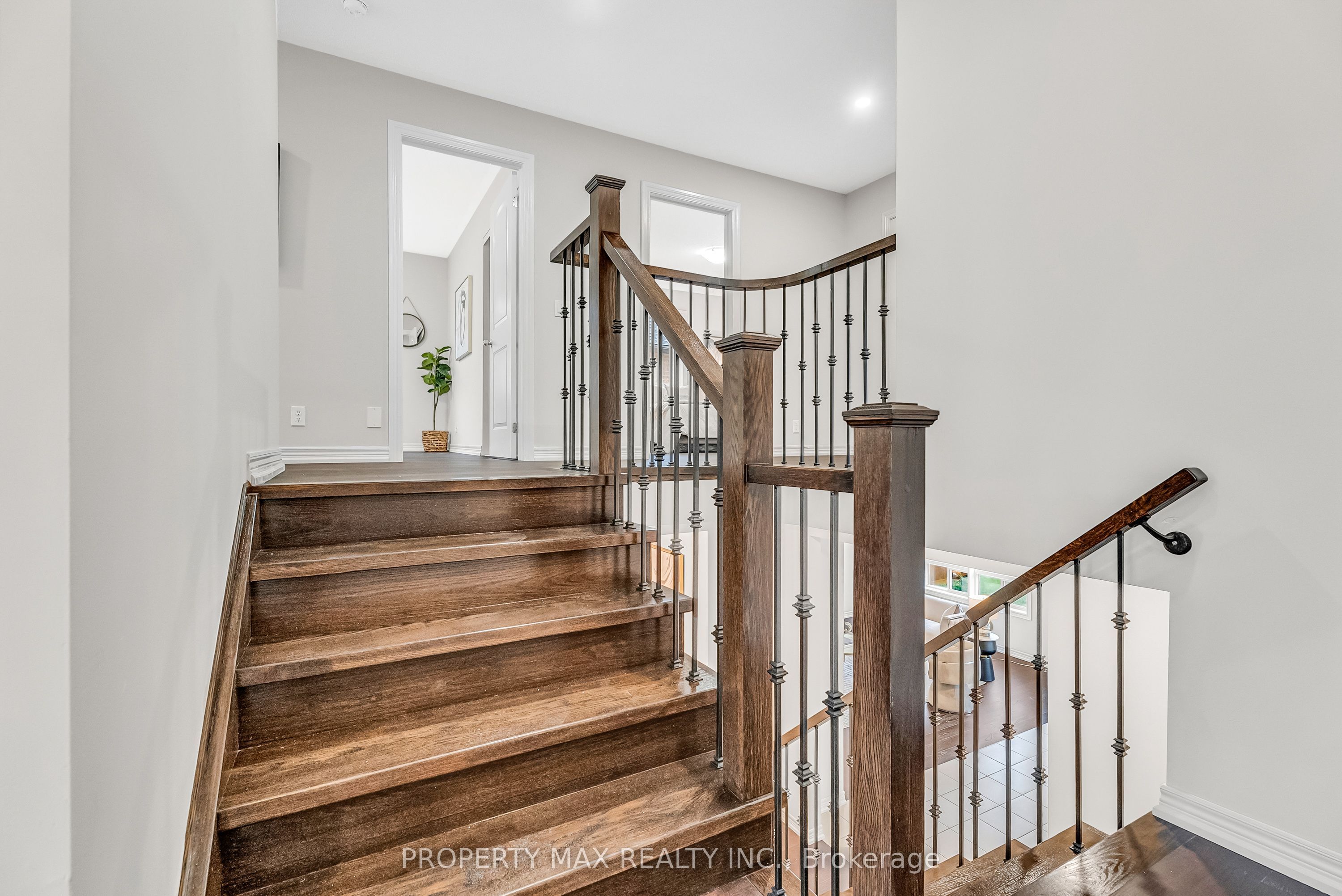 40 Britannia Avenue E Property Photo 28