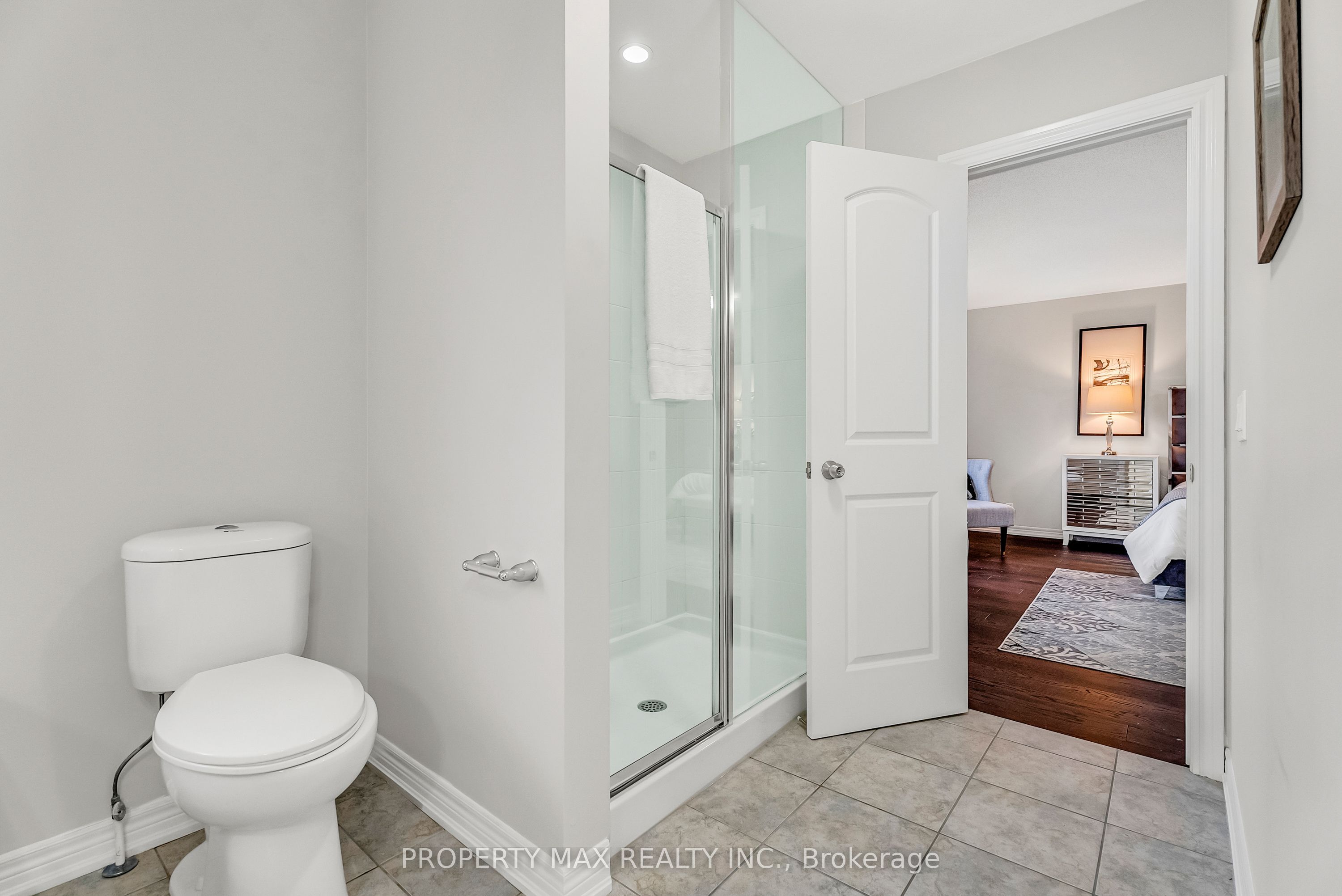 40 Britannia Avenue E Property Photo 37
