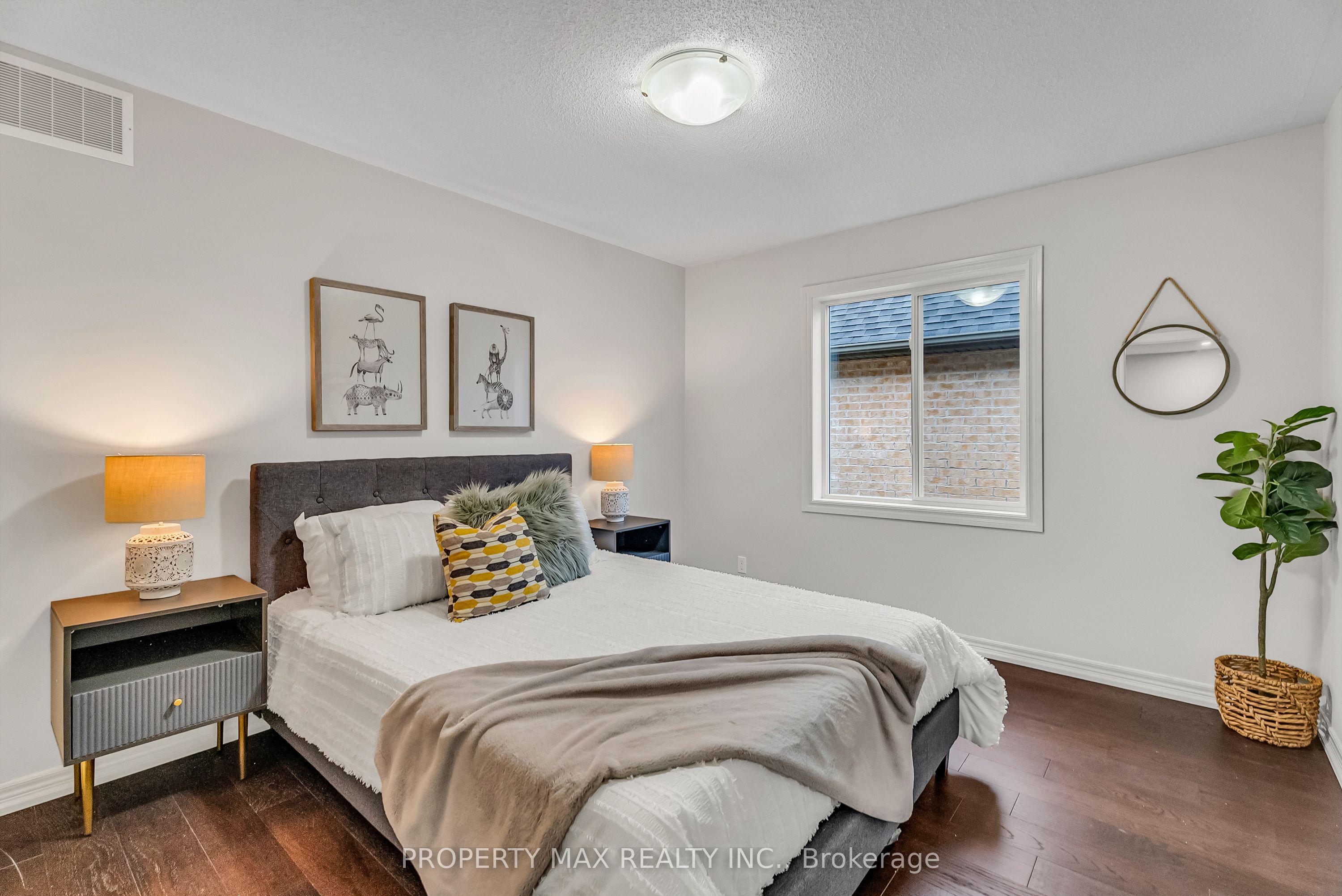40 Britannia Avenue E Property Photo 41