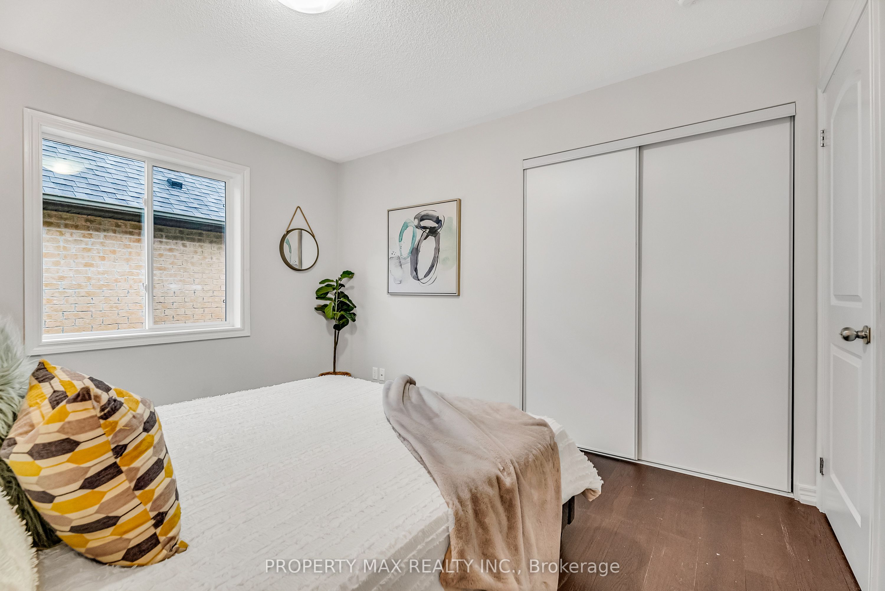 40 Britannia Avenue E Property Photo 42
