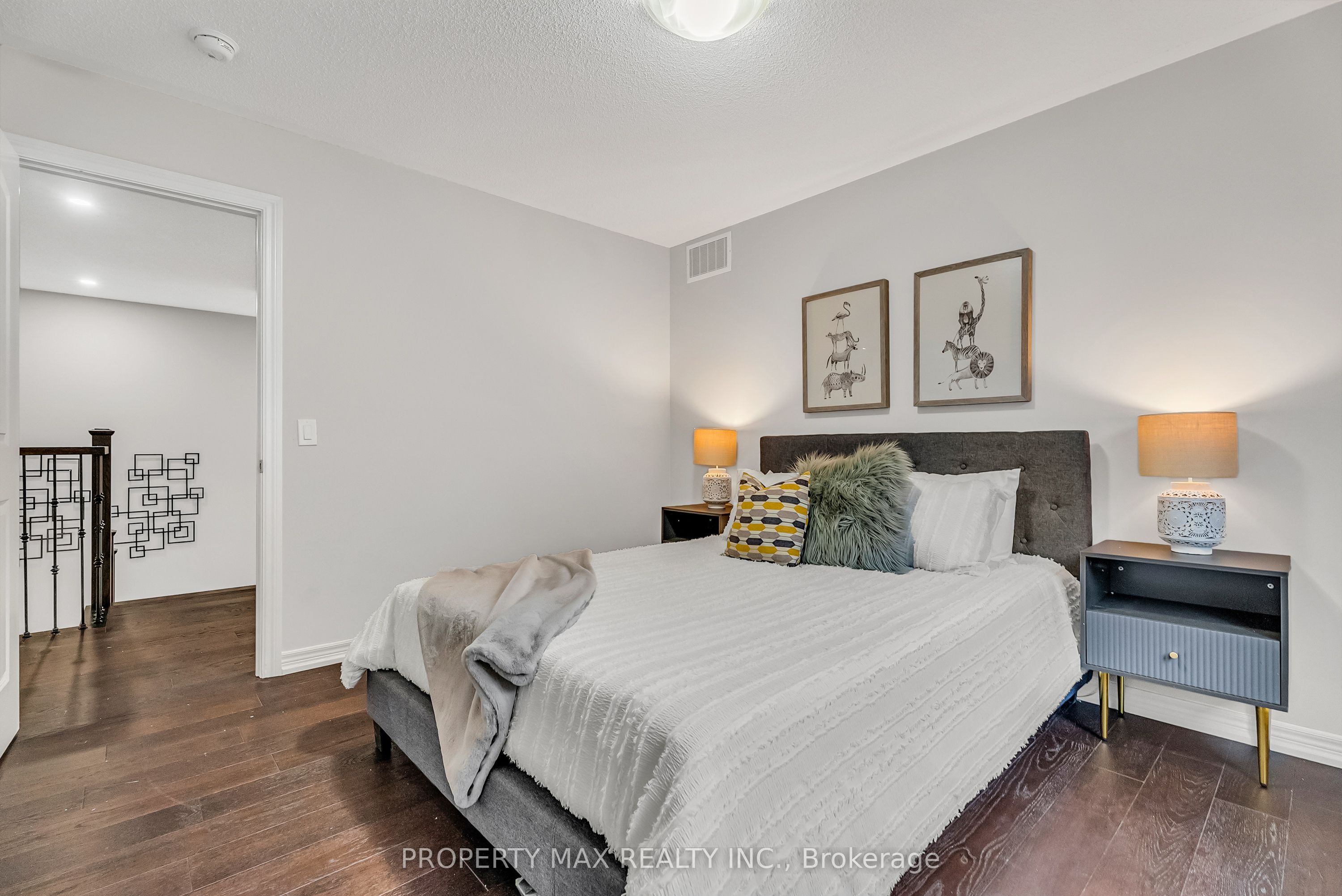 40 Britannia Avenue E Property Photo 43