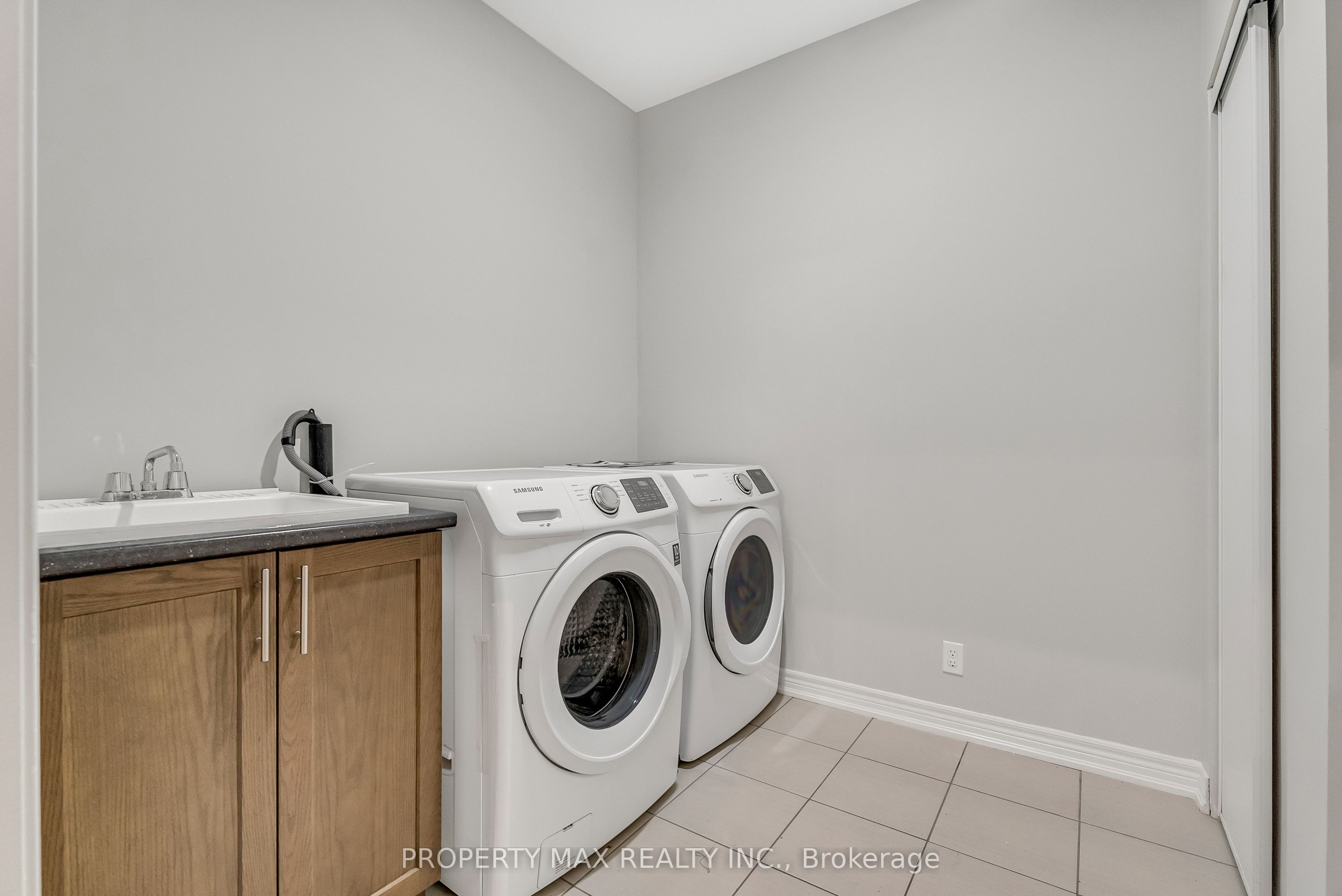 40 Britannia Avenue E Property Photo 47