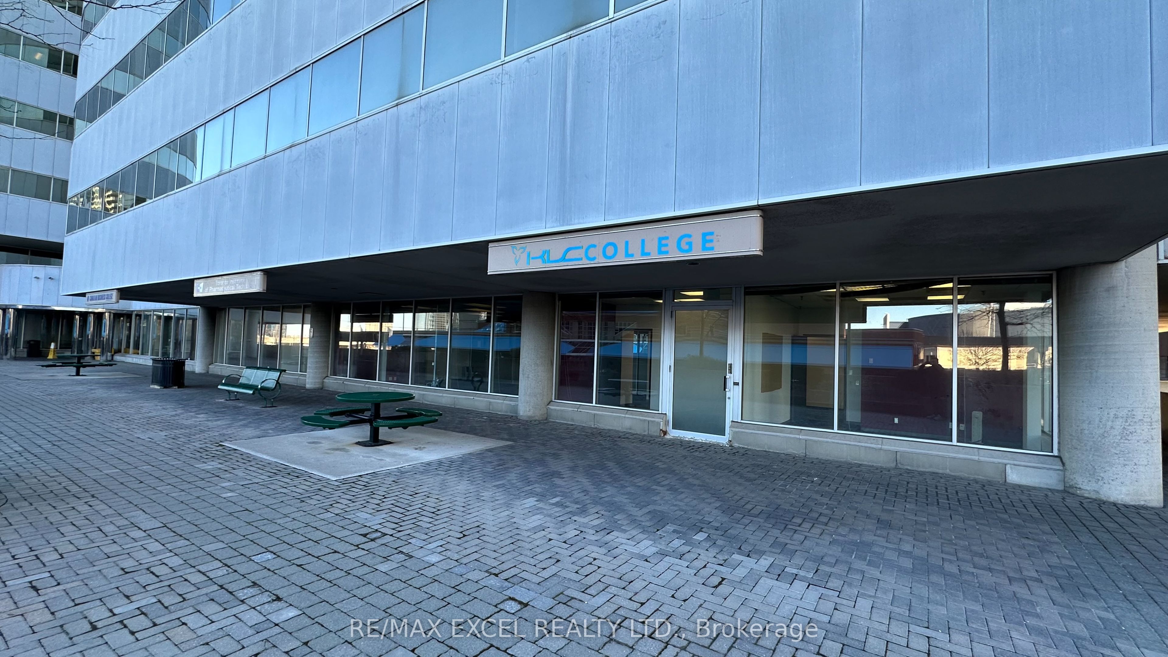 #105b - 55 Town Centre Court Property Photo 4