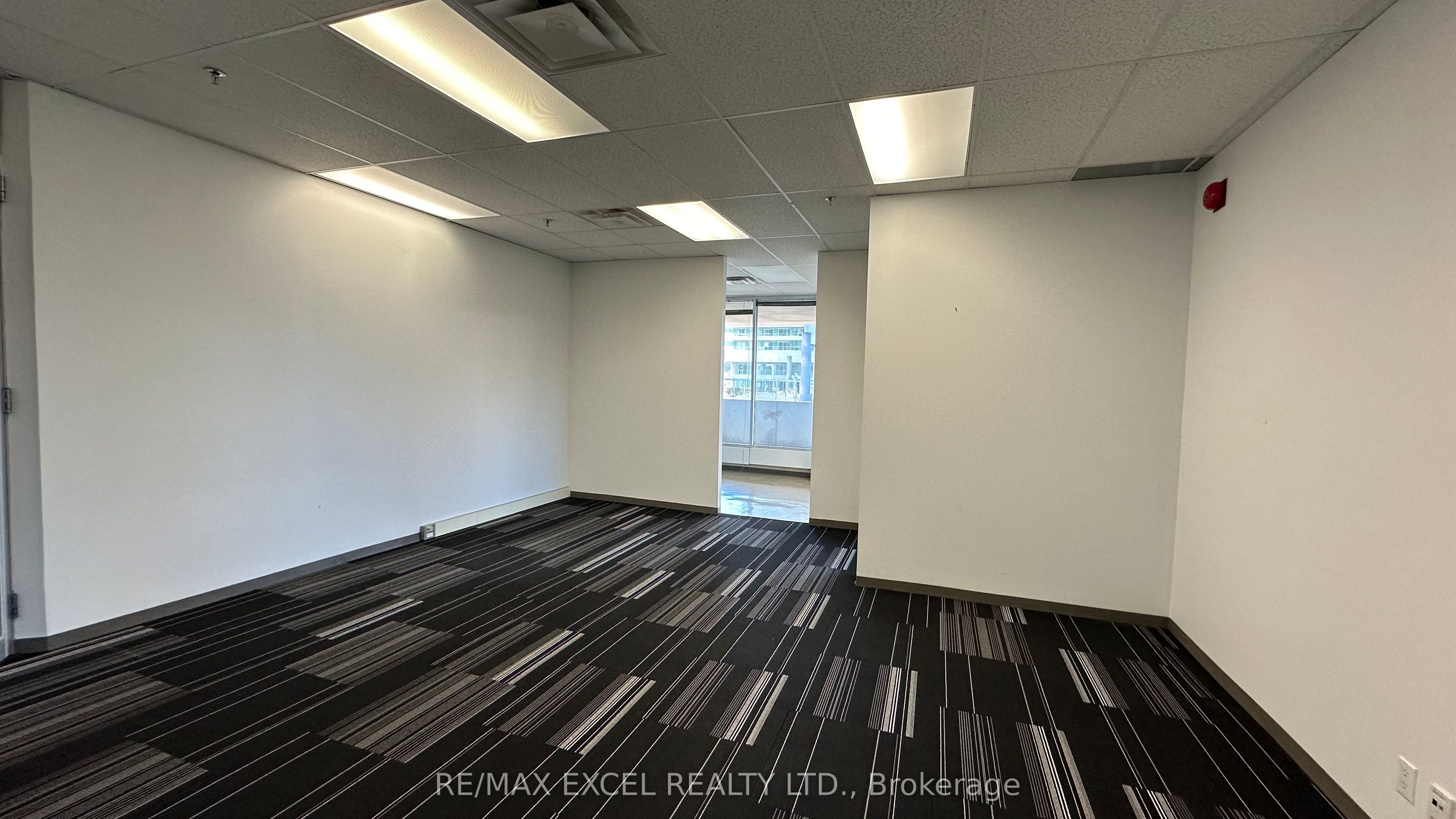 #105b - 55 Town Centre Court Property Photo 6