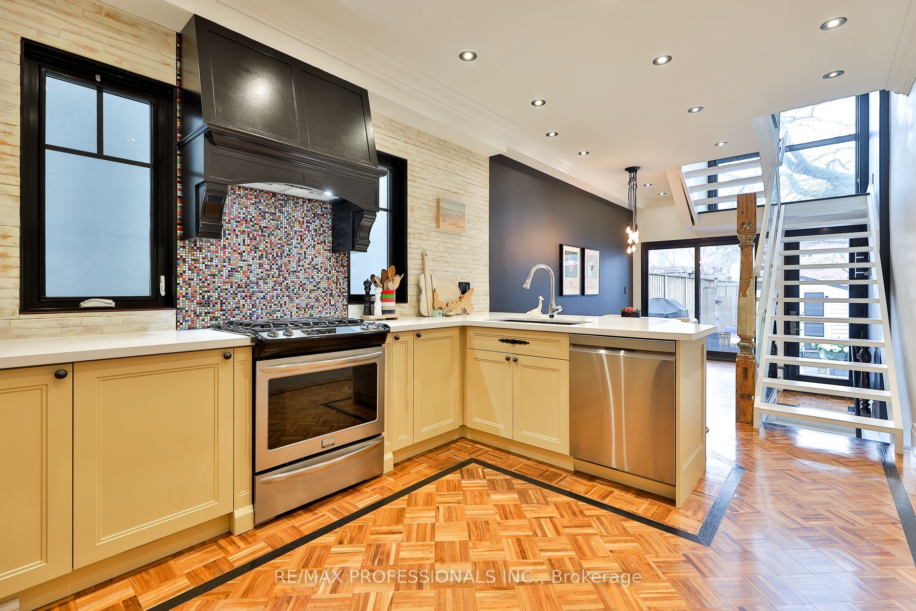 120 Morse Street Property Photo 9