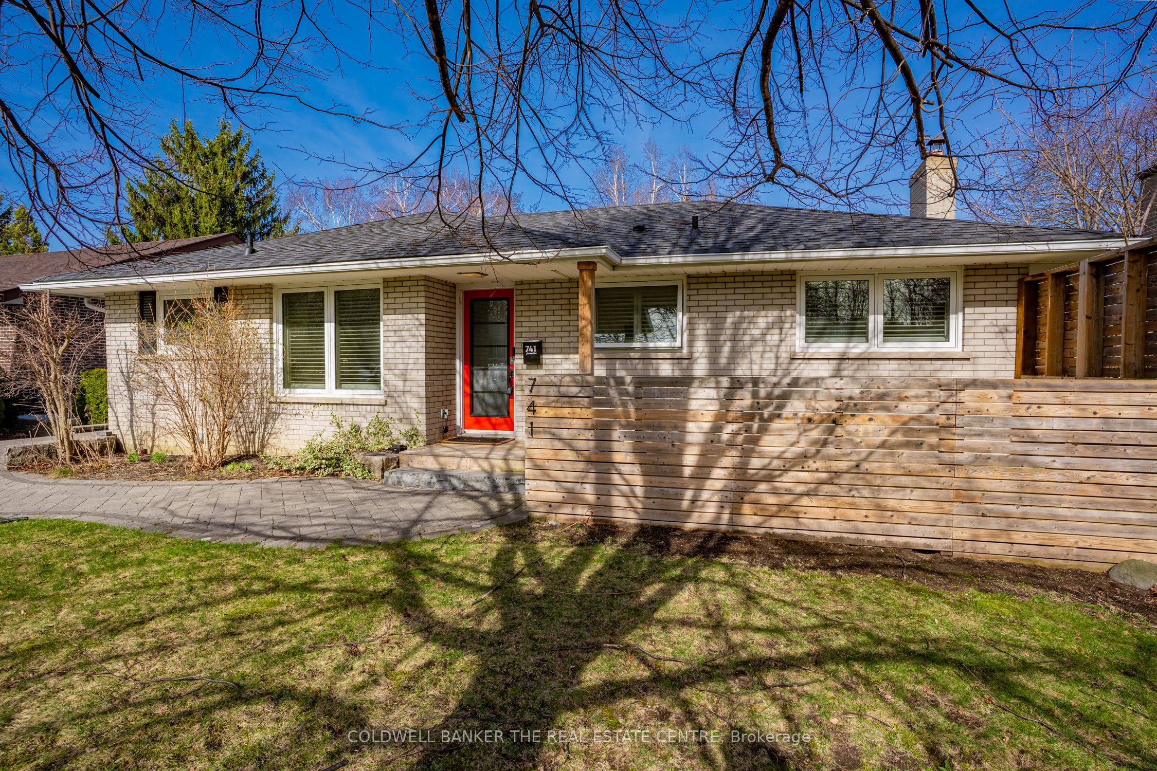 741 Jasmine Crescent Property Photo 3