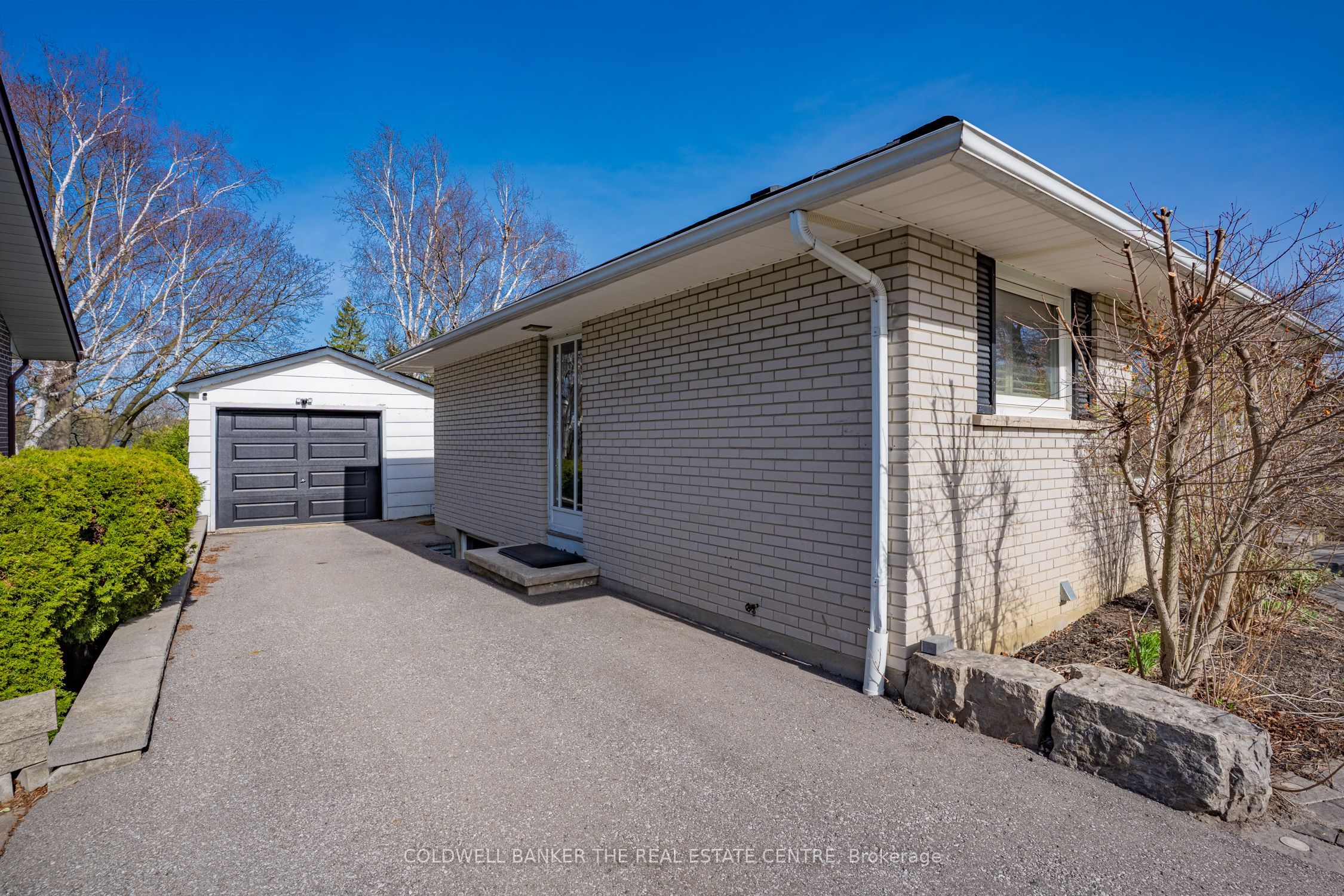 741 Jasmine Crescent Property Photo 5