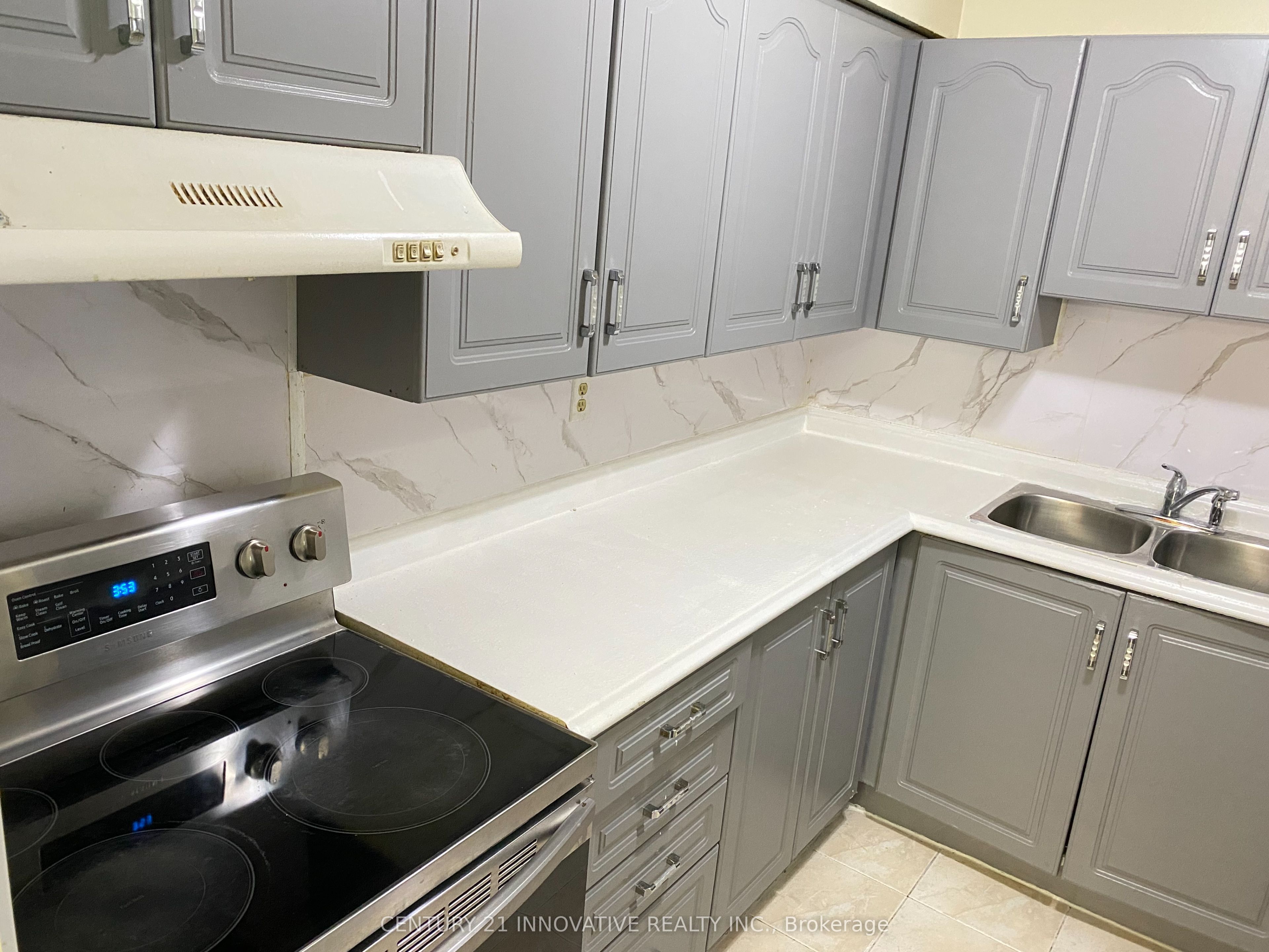 10 Tapscott Road 406 Property Photo 18