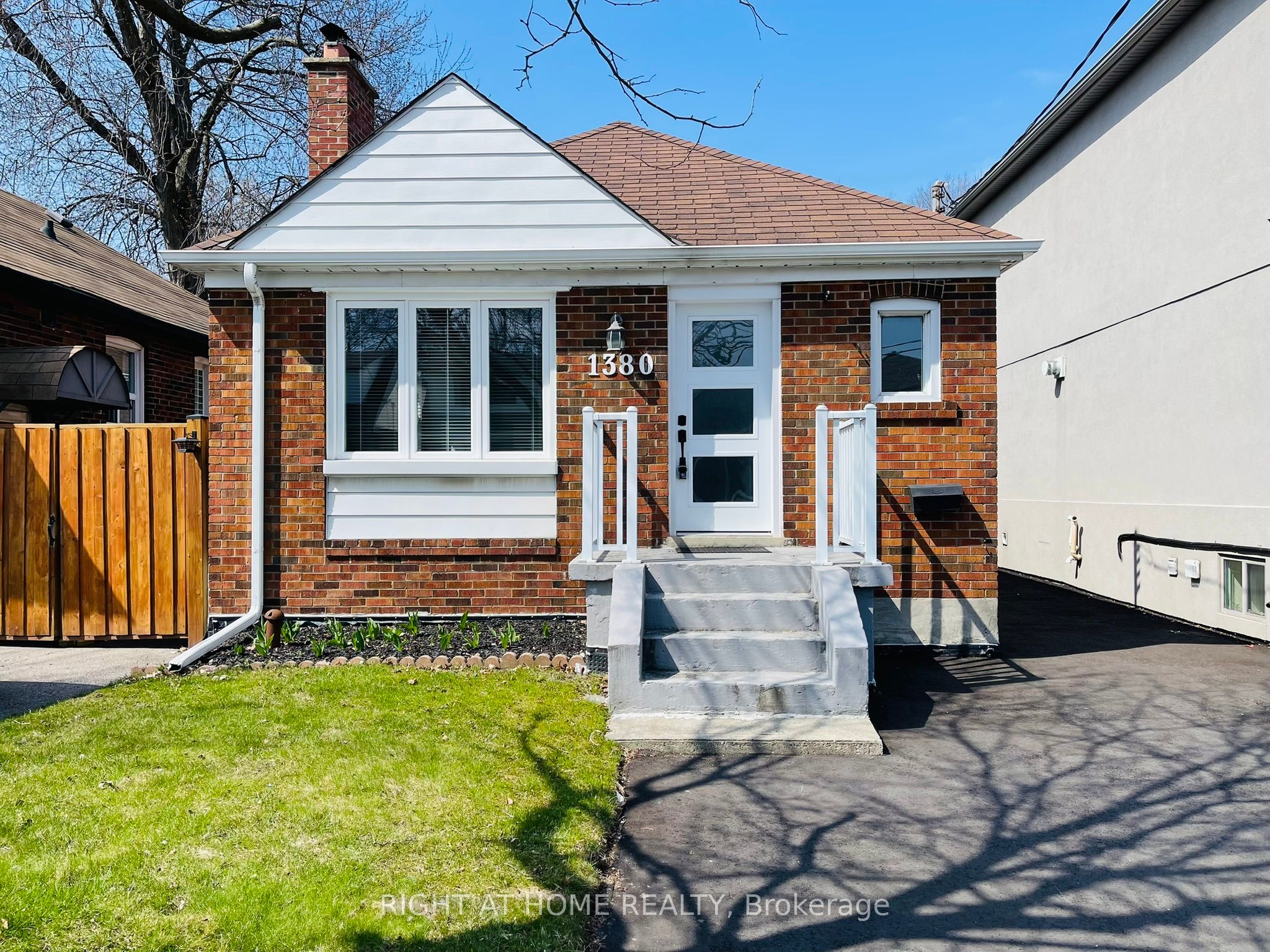 1380 Woodbine Avenue Property Photo 1