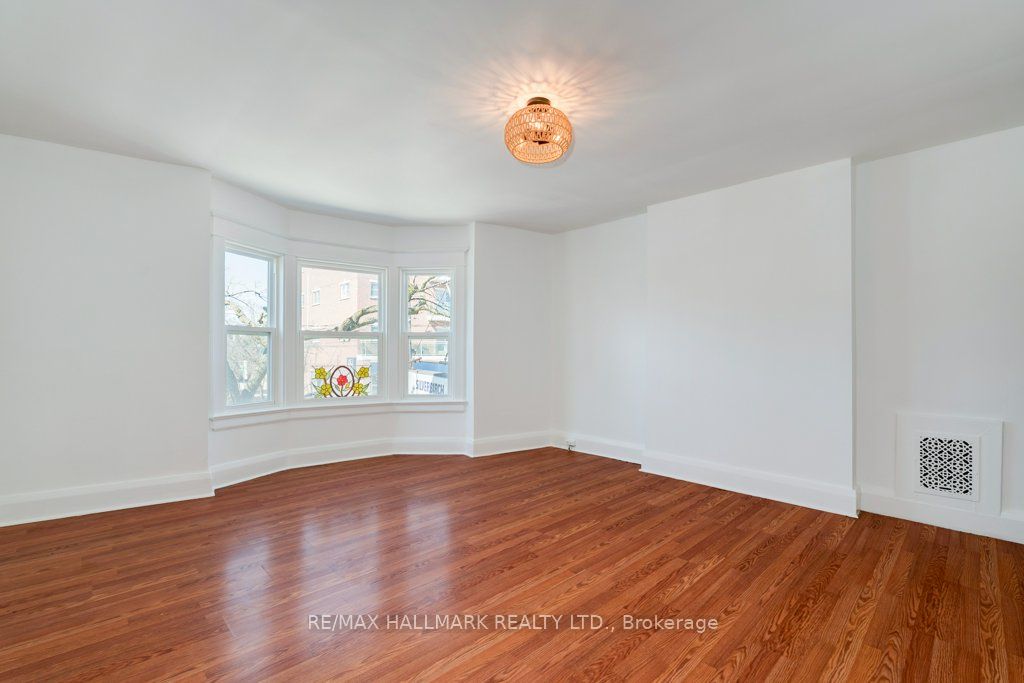 935 Kingston Road Property Photo 7