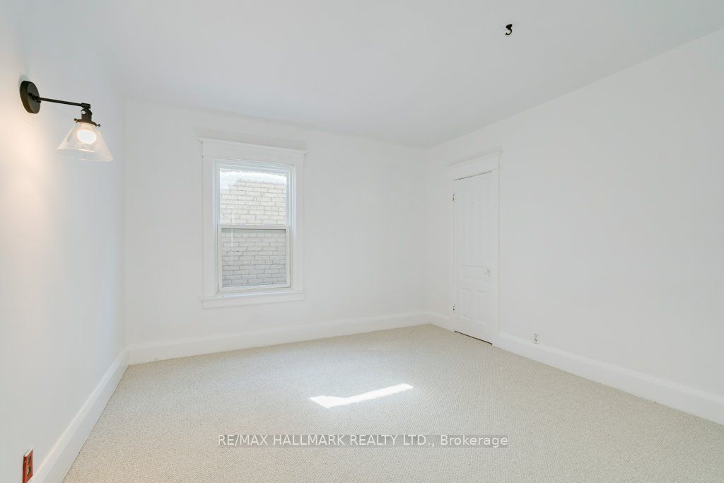 935 Kingston Road Property Photo 8