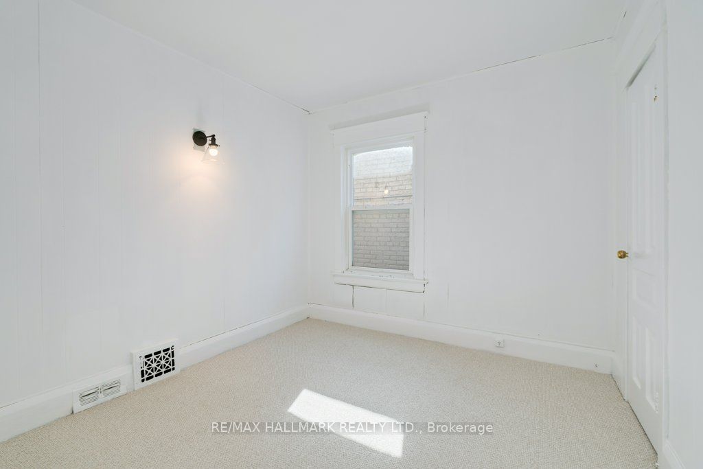 935 Kingston Road Property Photo 10