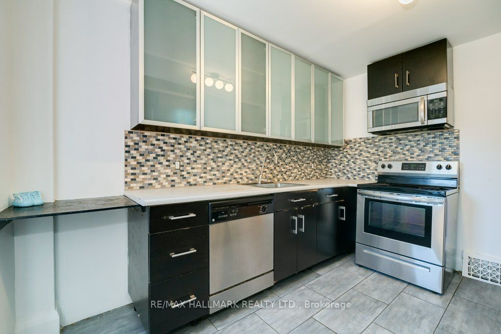 935 Kingston Road Property Photo 11