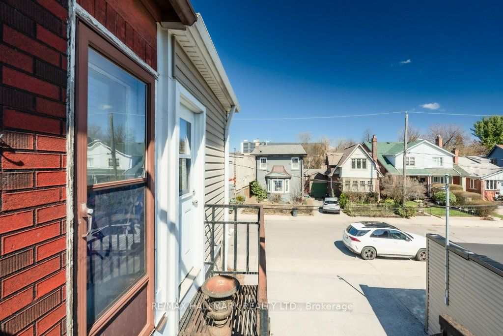 935 Kingston Road Property Photo 15