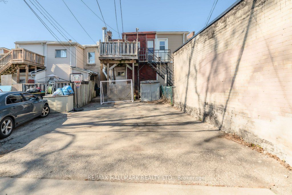 935 Kingston Road Property Photo 18