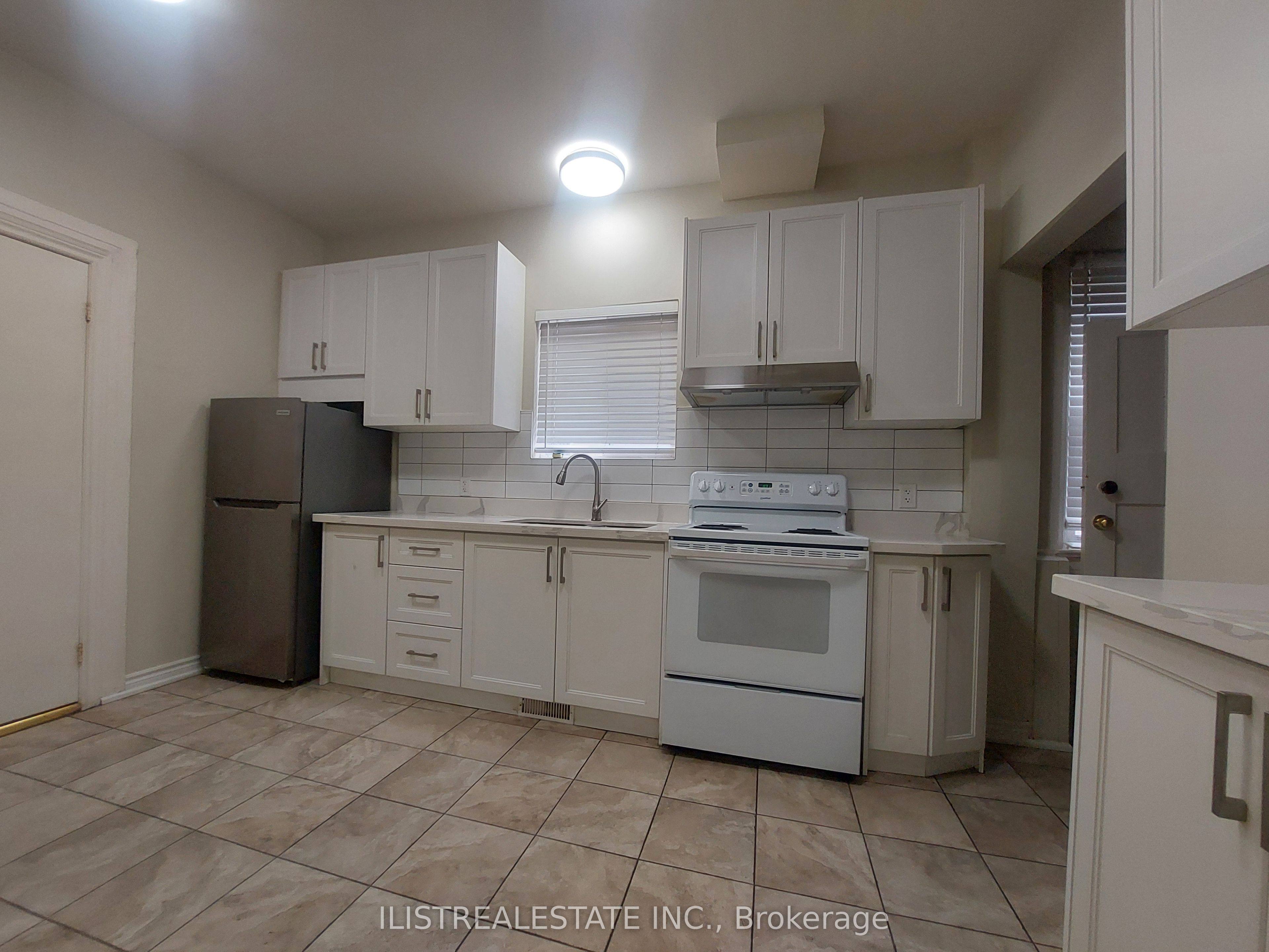 222 Athol Street E Property Photo 4