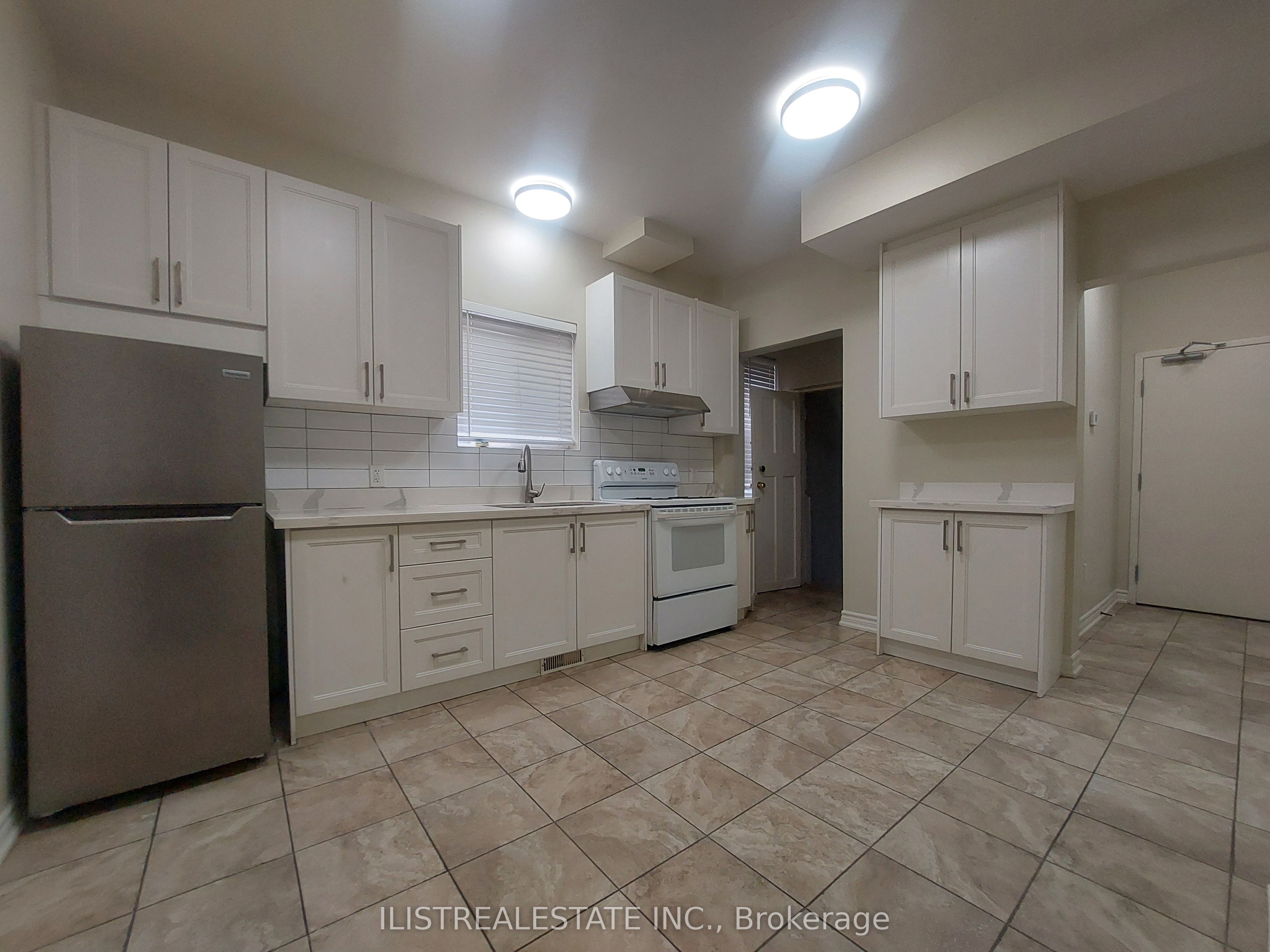 222 Athol Street E Property Photo 5