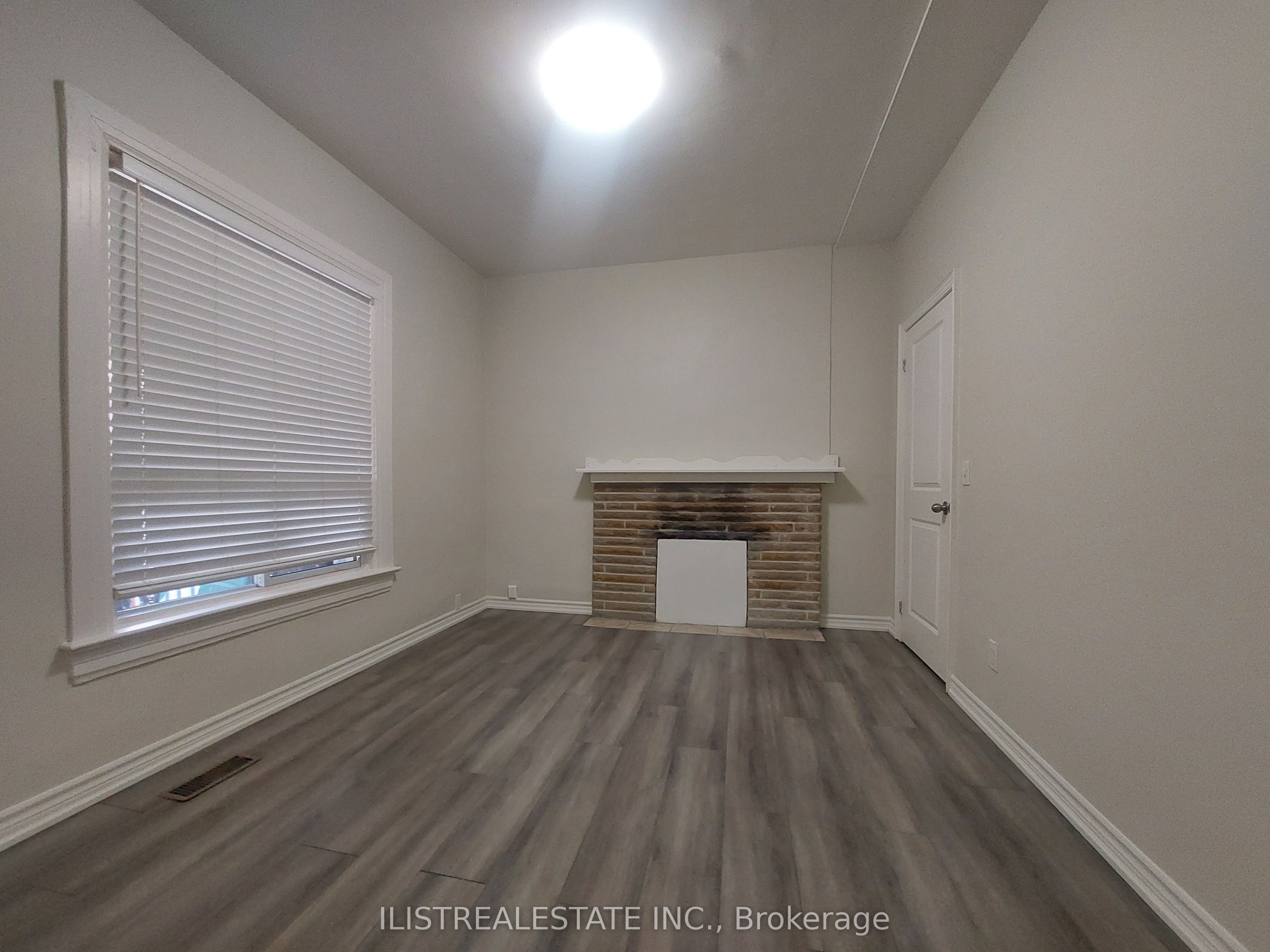 222 Athol Street E Property Photo 7