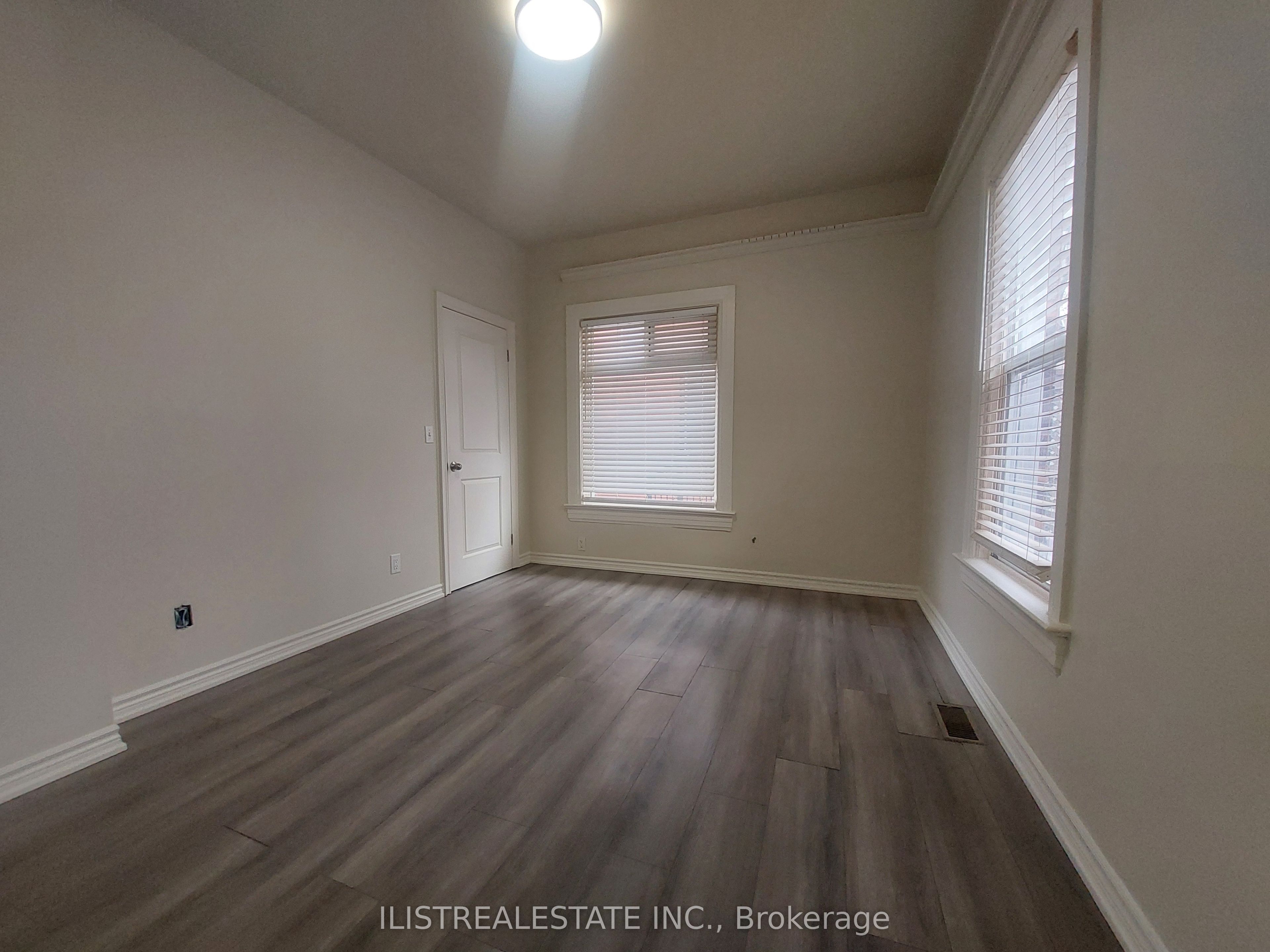 222 Athol Street E Property Photo 8