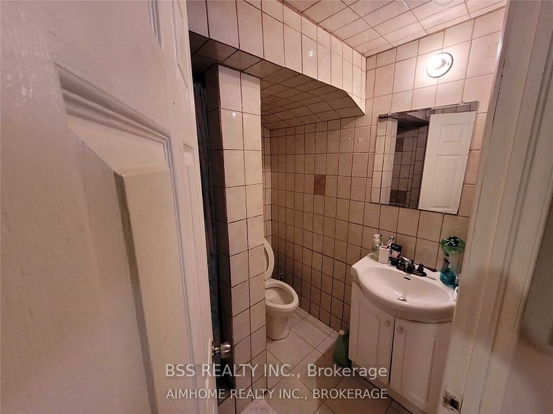3699 St. Clair Avenue E Property Photo 4