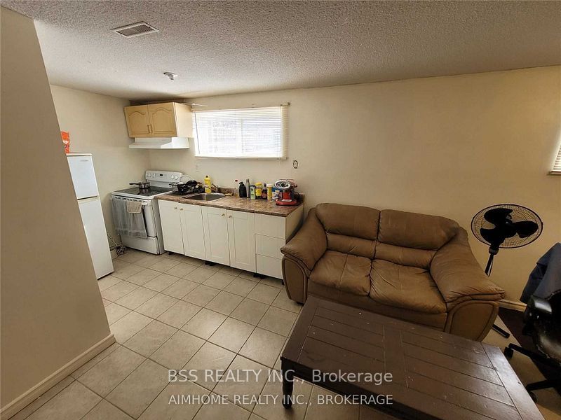 3699 St. Clair Avenue E Property Photo 5