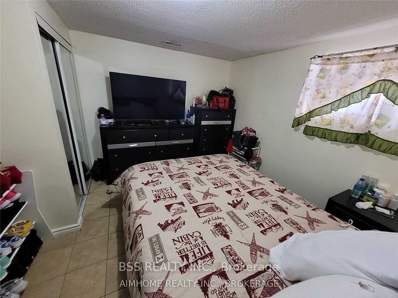 3699 St. Clair Avenue E Property Photo 6
