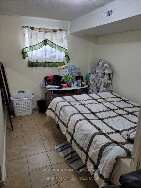 3699 St. Clair Avenue E Property Photo 7