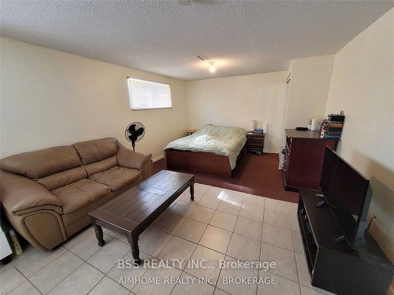 3699 St. Clair Avenue E Property Photo 8