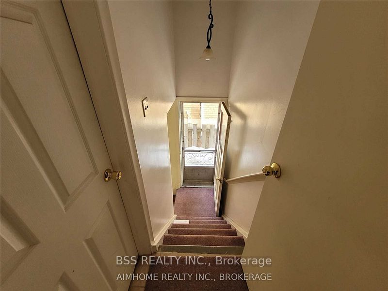 3699 St. Clair Avenue E Property Photo 9