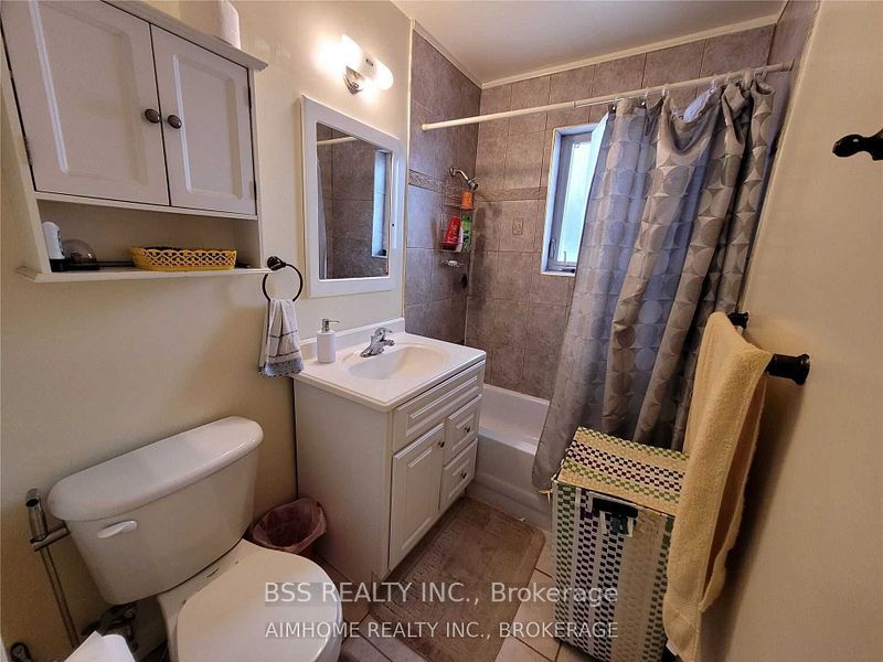 3699 St. Clair Avenue E Property Photo 10