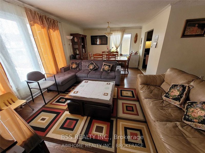 3699 St. Clair Avenue E Property Photo 15
