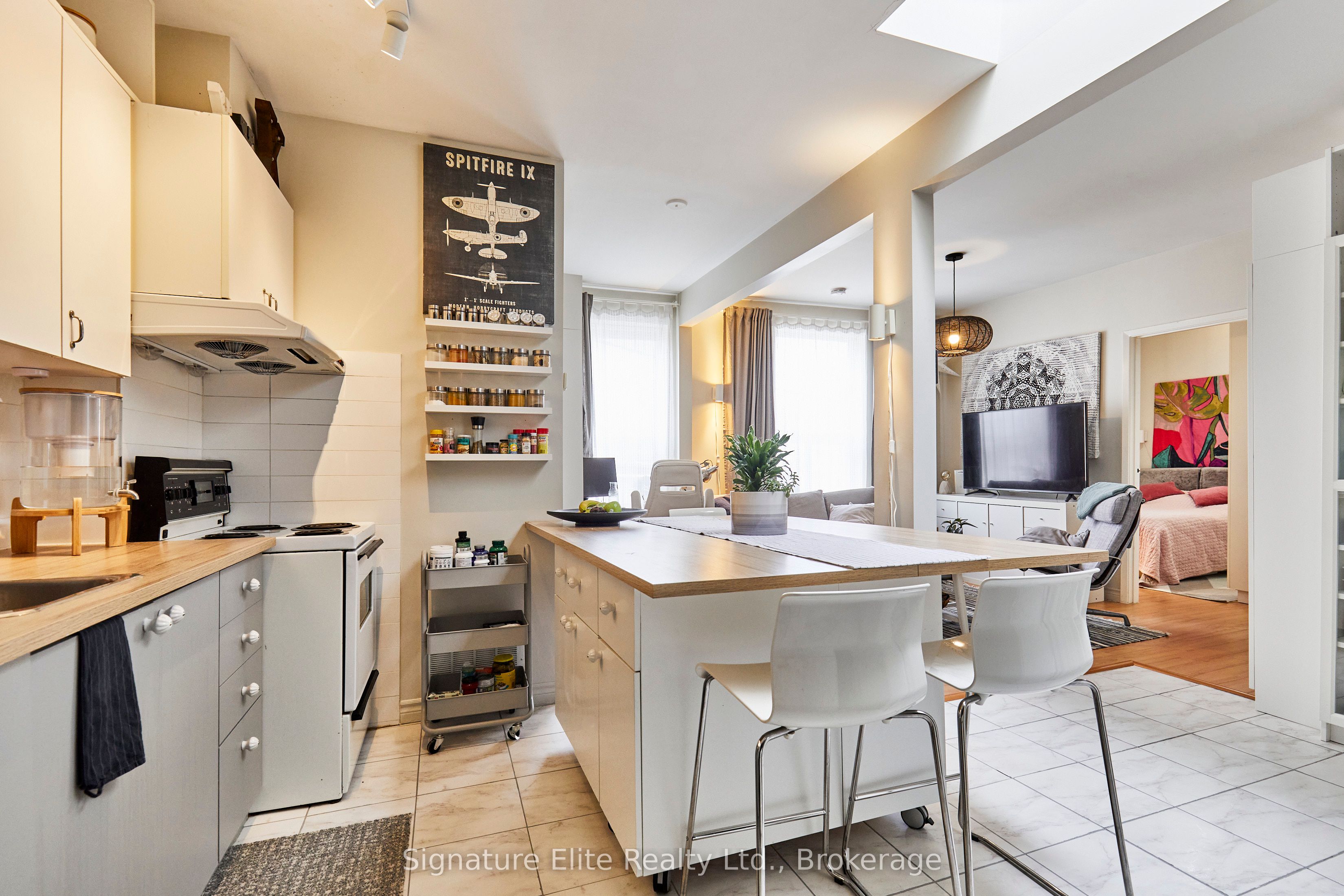 280 Woodfield Road Property Photo 12