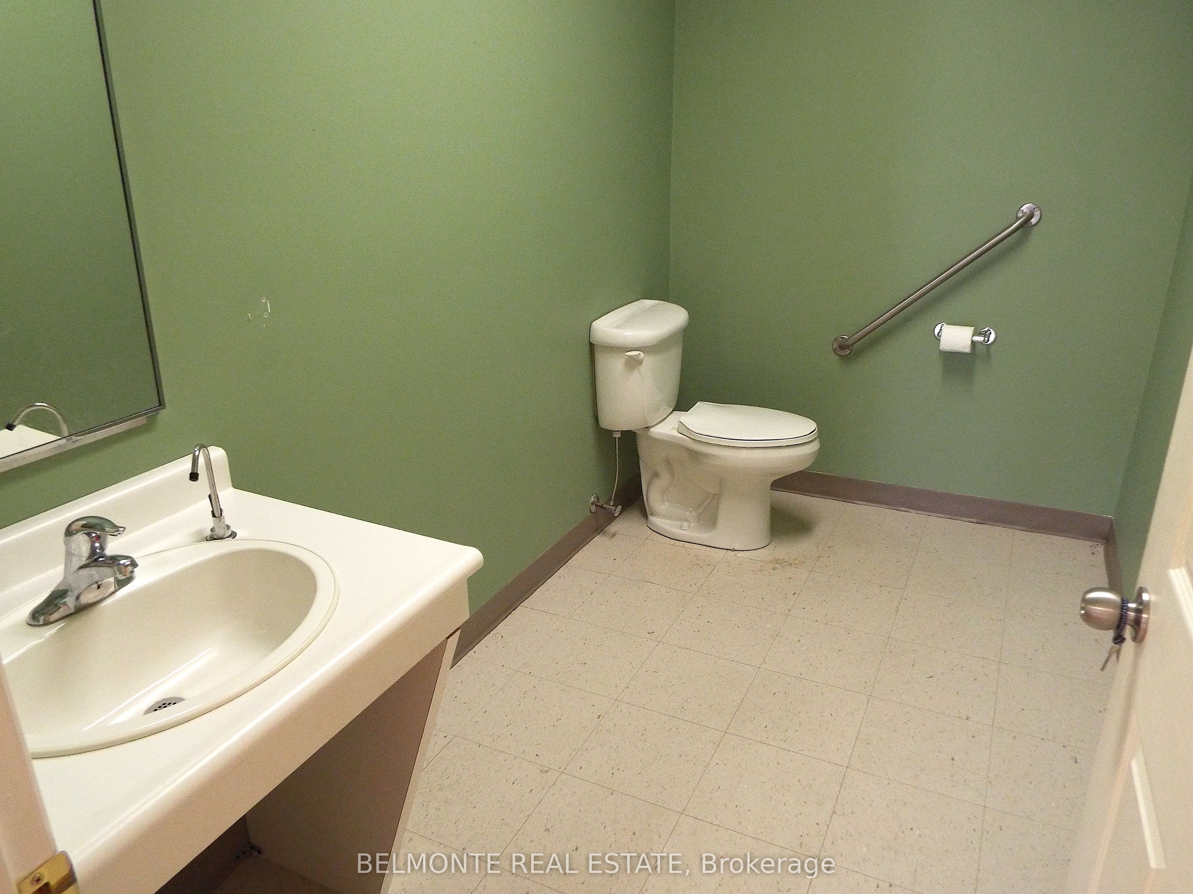 #202 - 378 King Street Property Photo 11