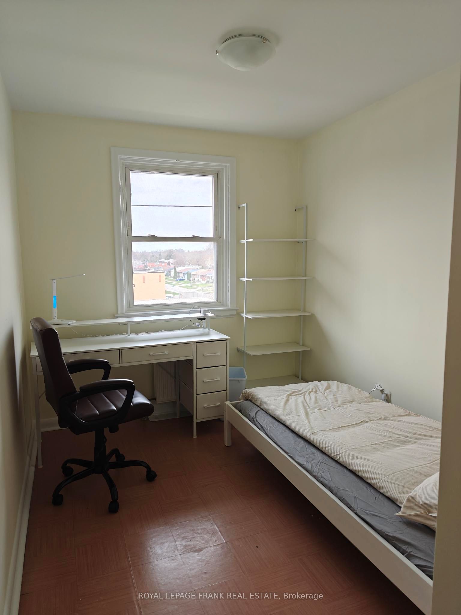 374 Central Park Boulevard S Room #6 Property Photo 2