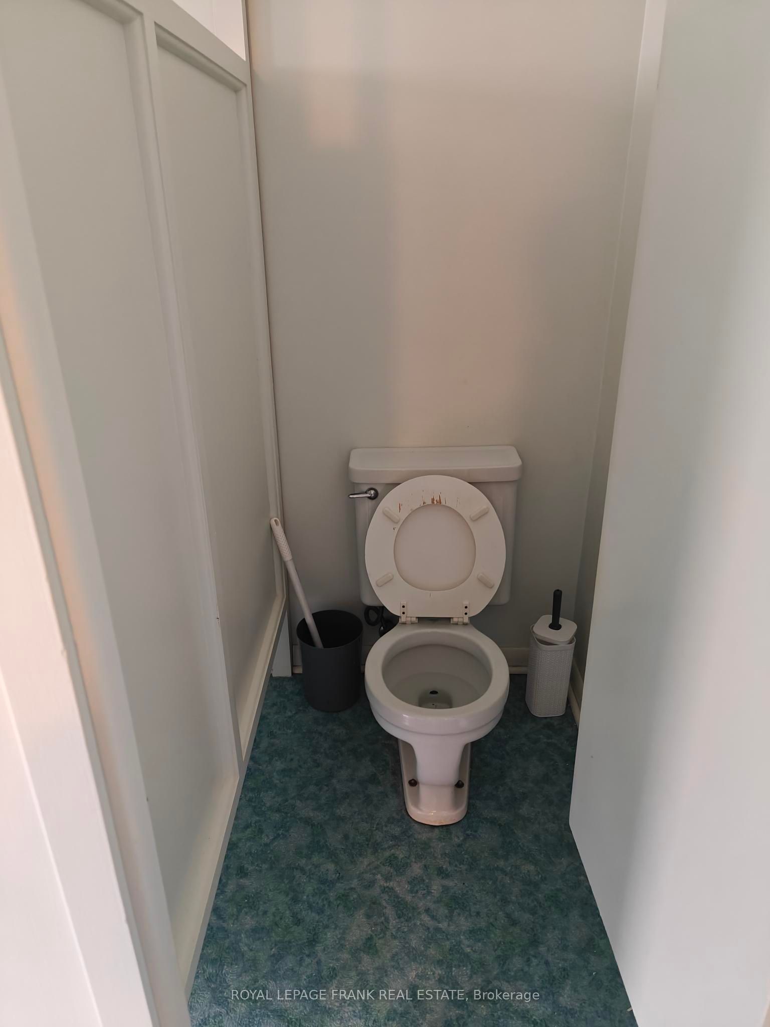 374 Central Park Boulevard S Room #8 Property Photo 7