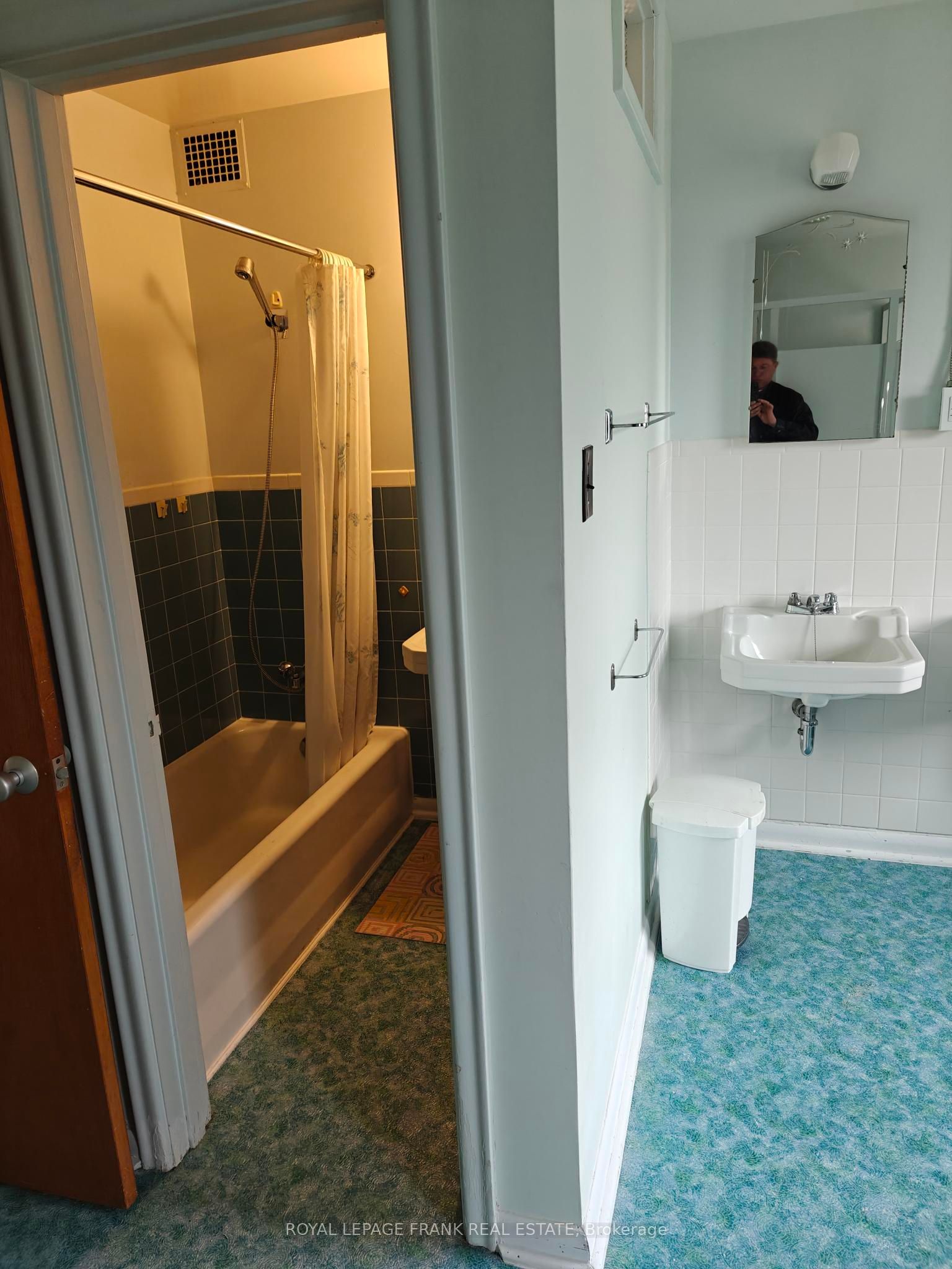 374 Central Park Boulevard S Room #8 Property Photo 10