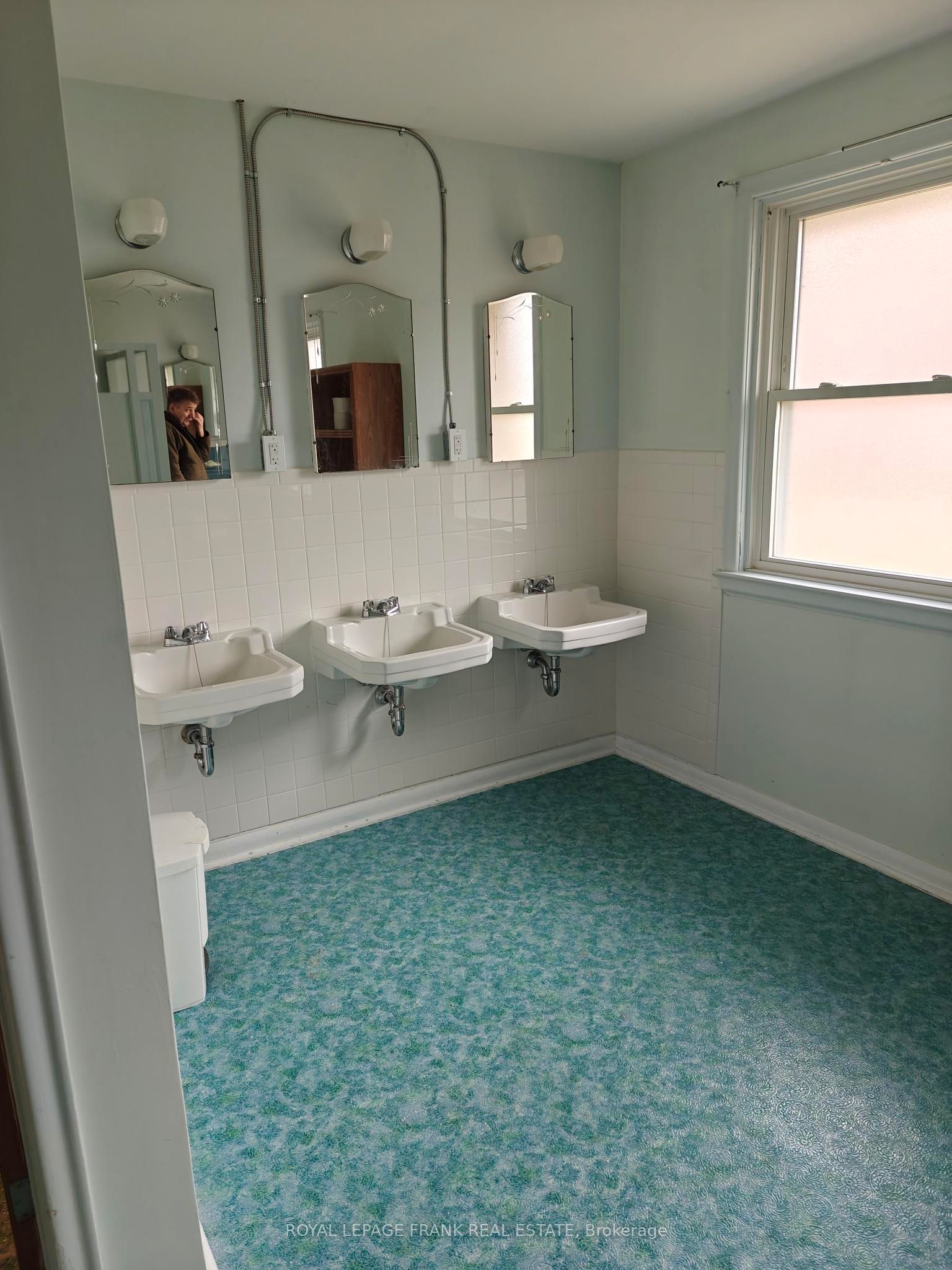 374 Central Park Boulevard S Room #9 Property Photo 9
