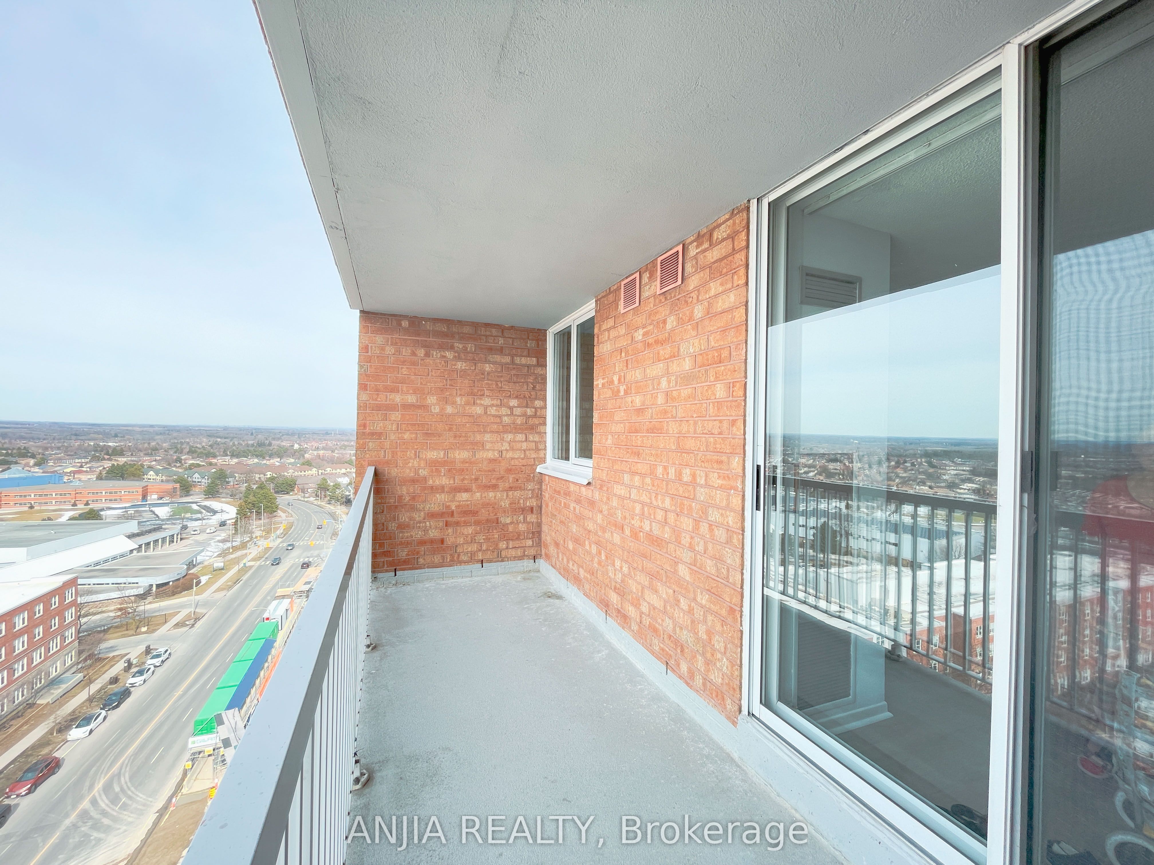 15 Sewells Road Ph3 Property Photo 13