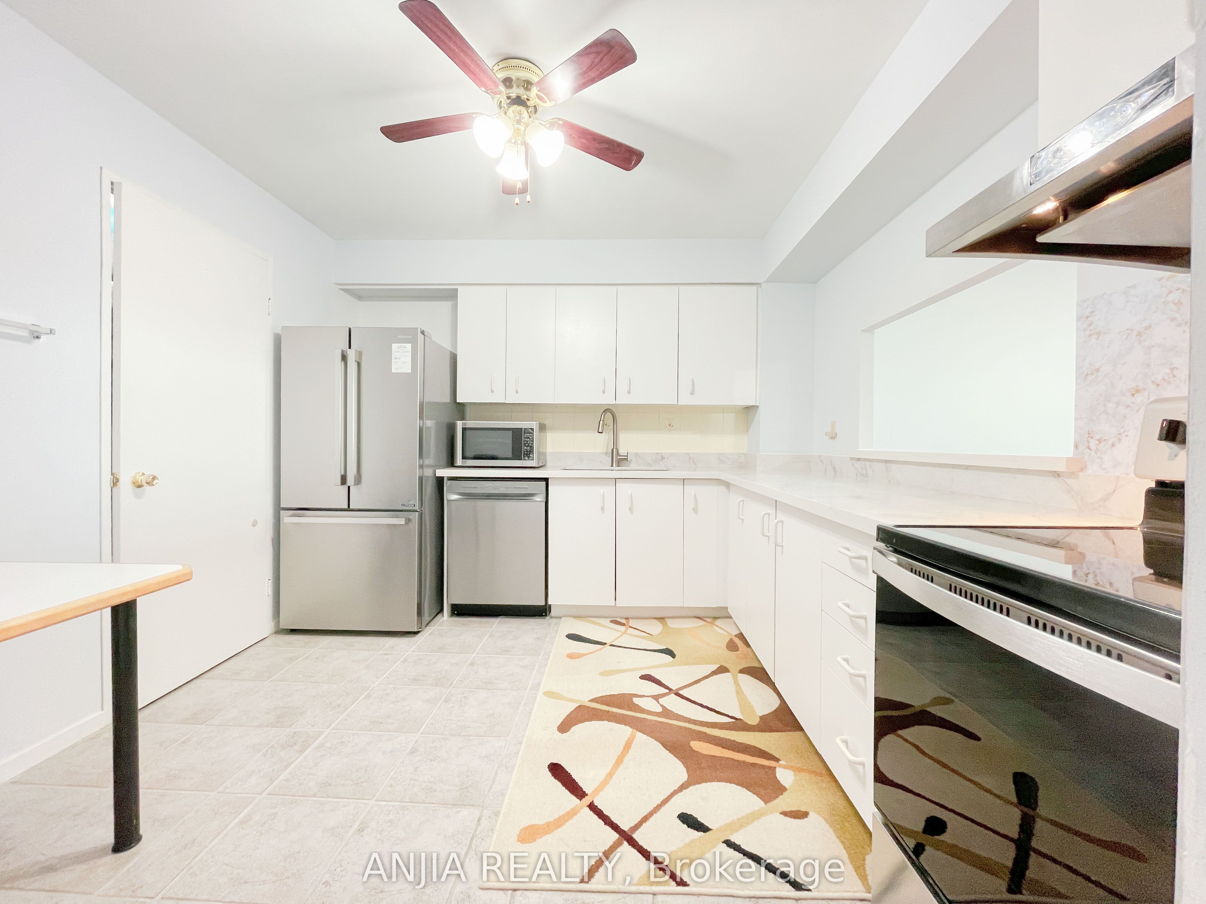 15 Sewells Road Ph3 Property Photo 17