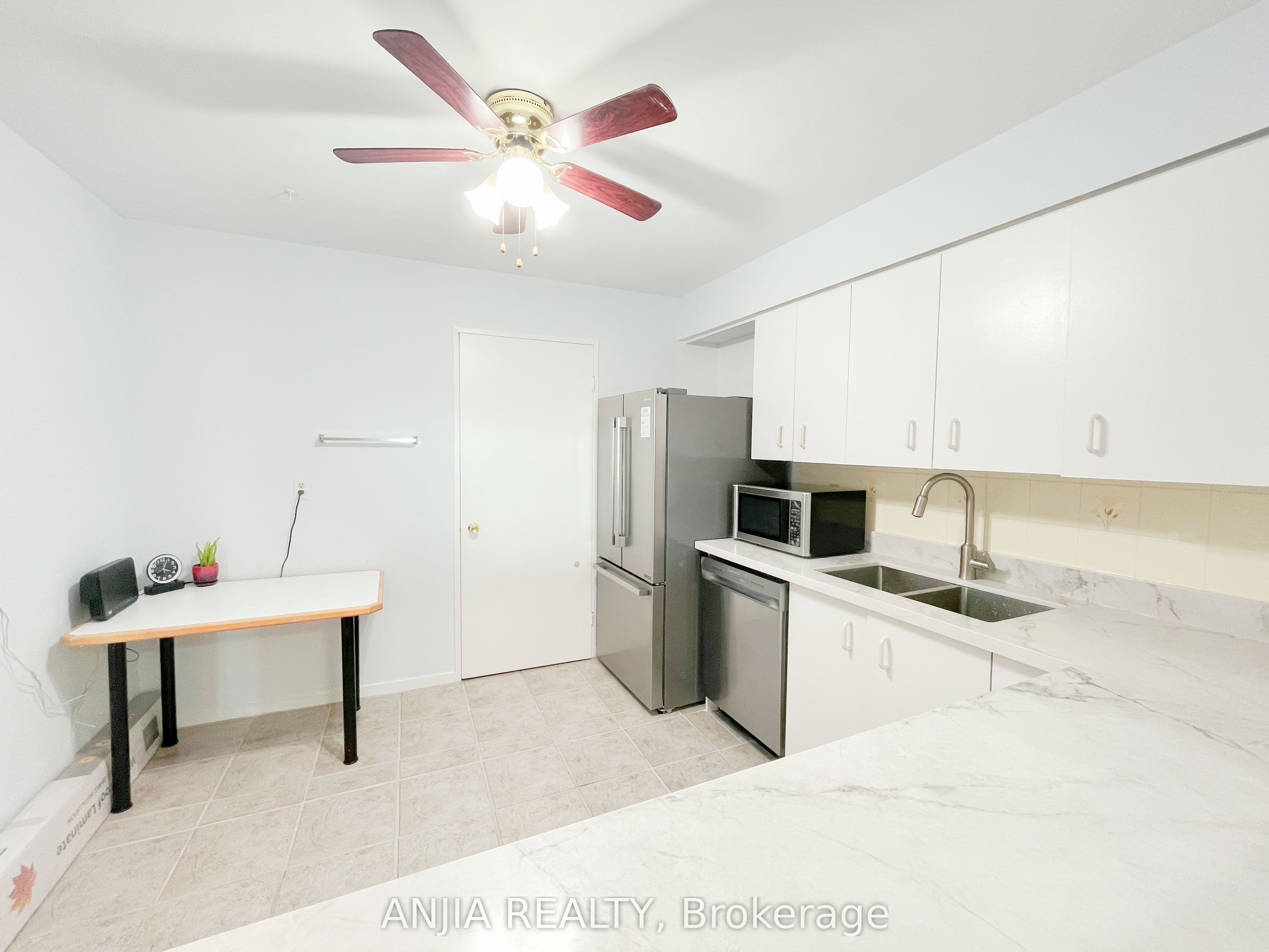 15 Sewells Road Ph3 Property Photo 20